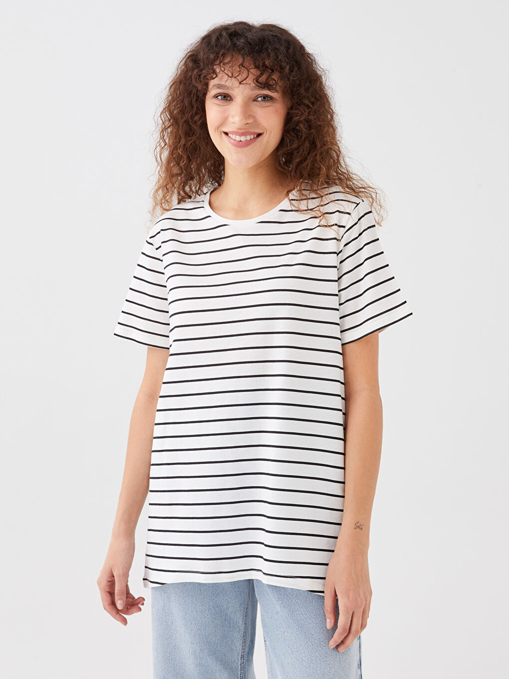 Siyah Bisiklet Yaka Çizgili Kısa Kollu Kadın Tişört-1