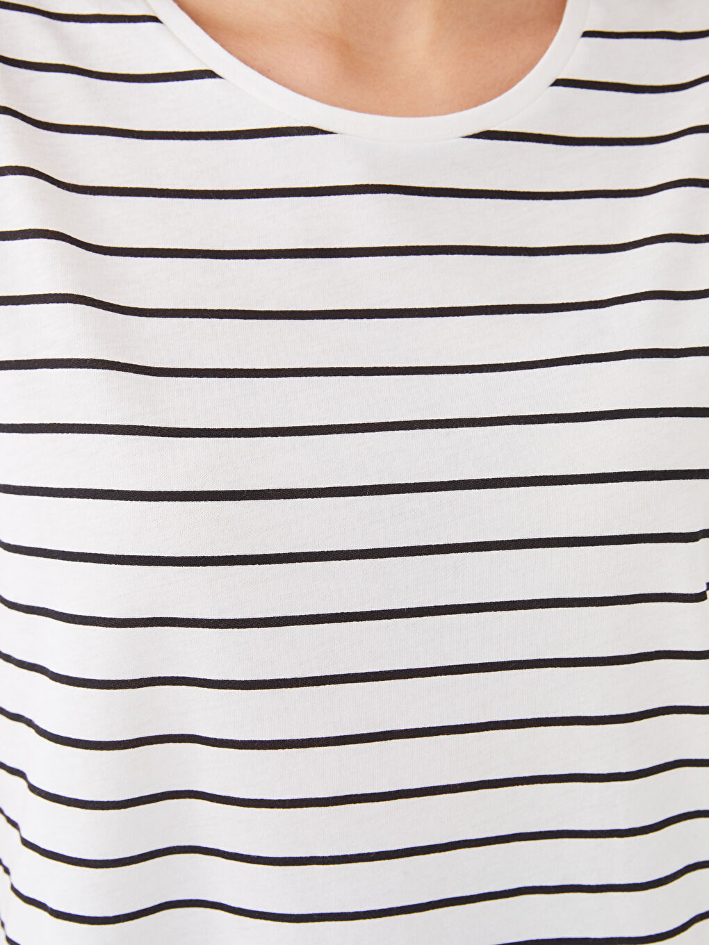 Siyah Bisiklet Yaka Çizgili Kısa Kollu Kadın Tişört-3