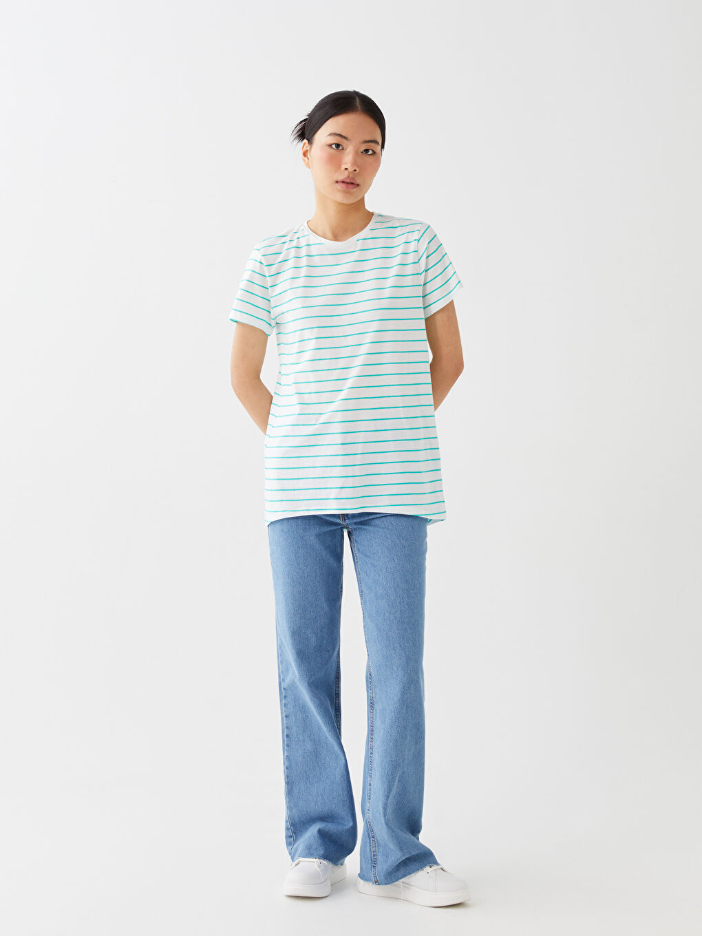 تيشيرت نسائي بياقة دائرية مخطط كم قصير-2