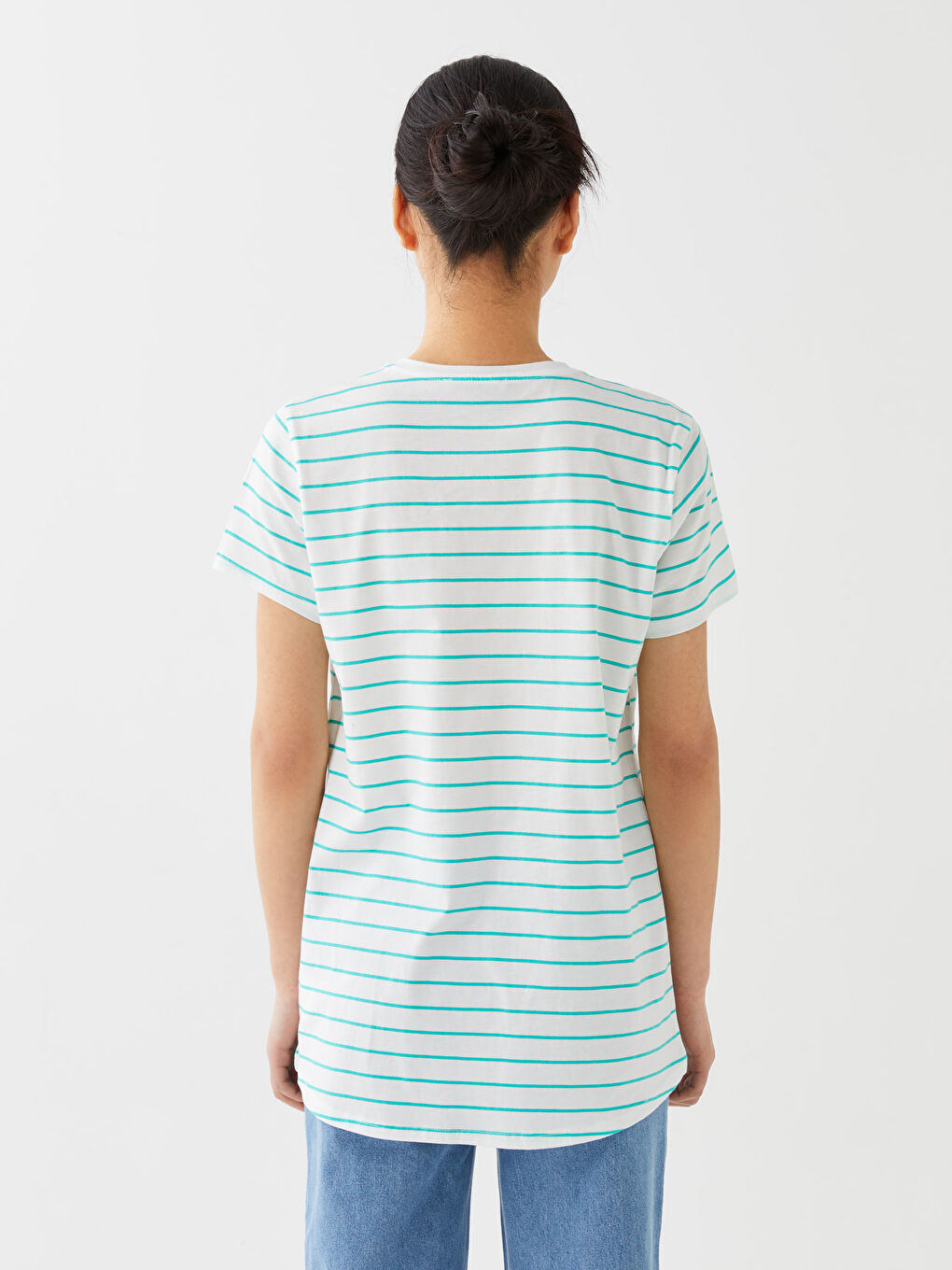 تيشيرت نسائي بياقة دائرية مخطط كم قصير-4