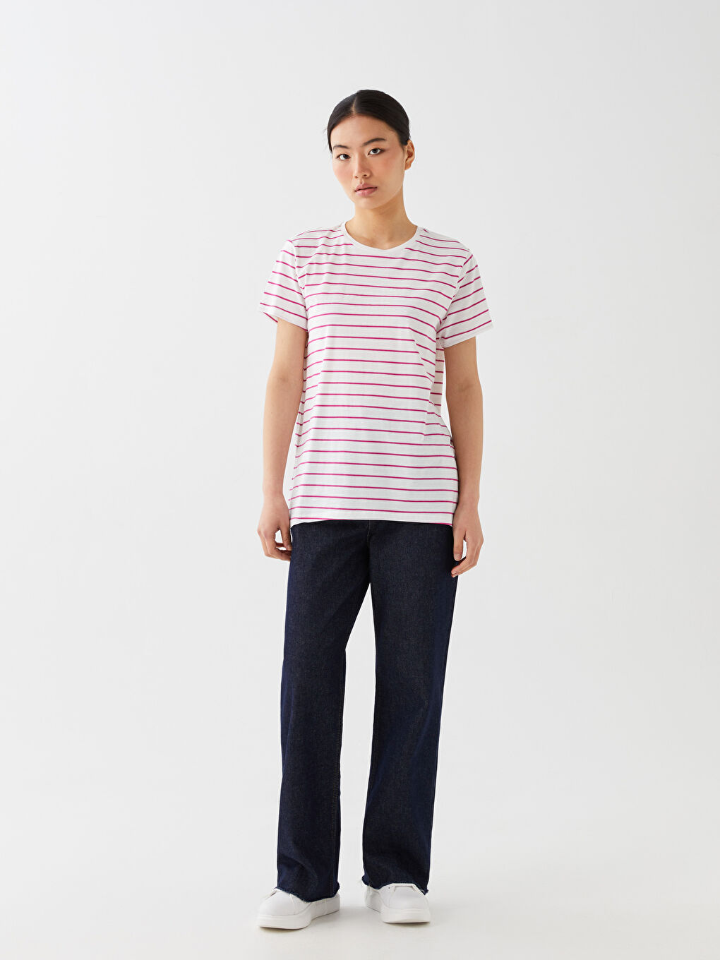 تيشيرت نسائي بياقة دائرية مخطط كم قصير-1