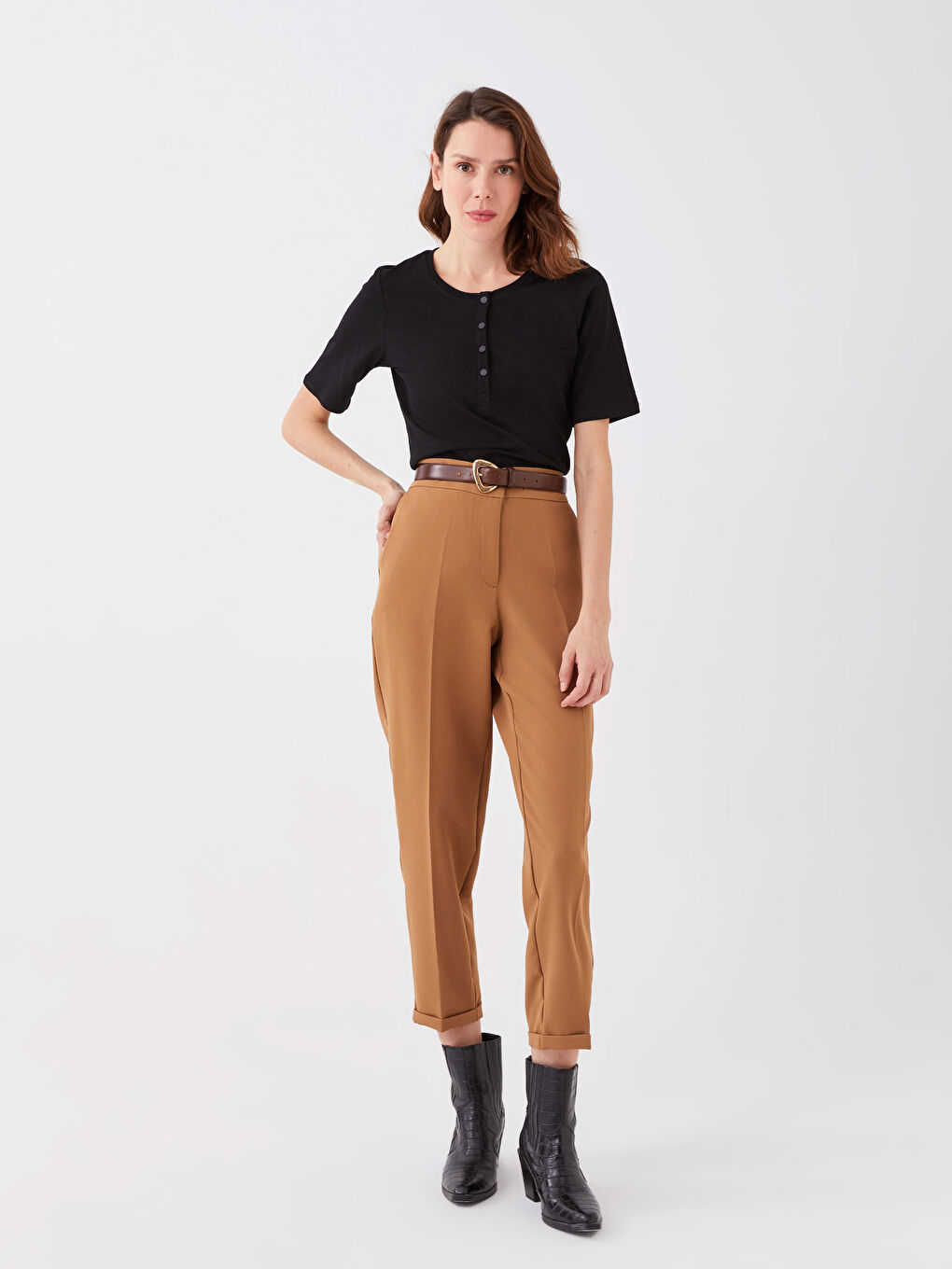 Siyah Bisiklet Yaka Düz Kısa Kollu Kadın Tişört-2