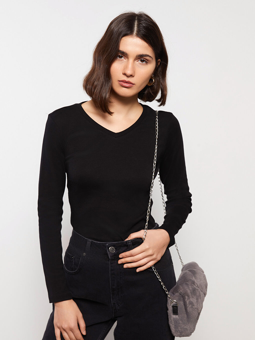 Siyah V Yaka Düz Uzun Kollu Pamuklu Kadın Tişört