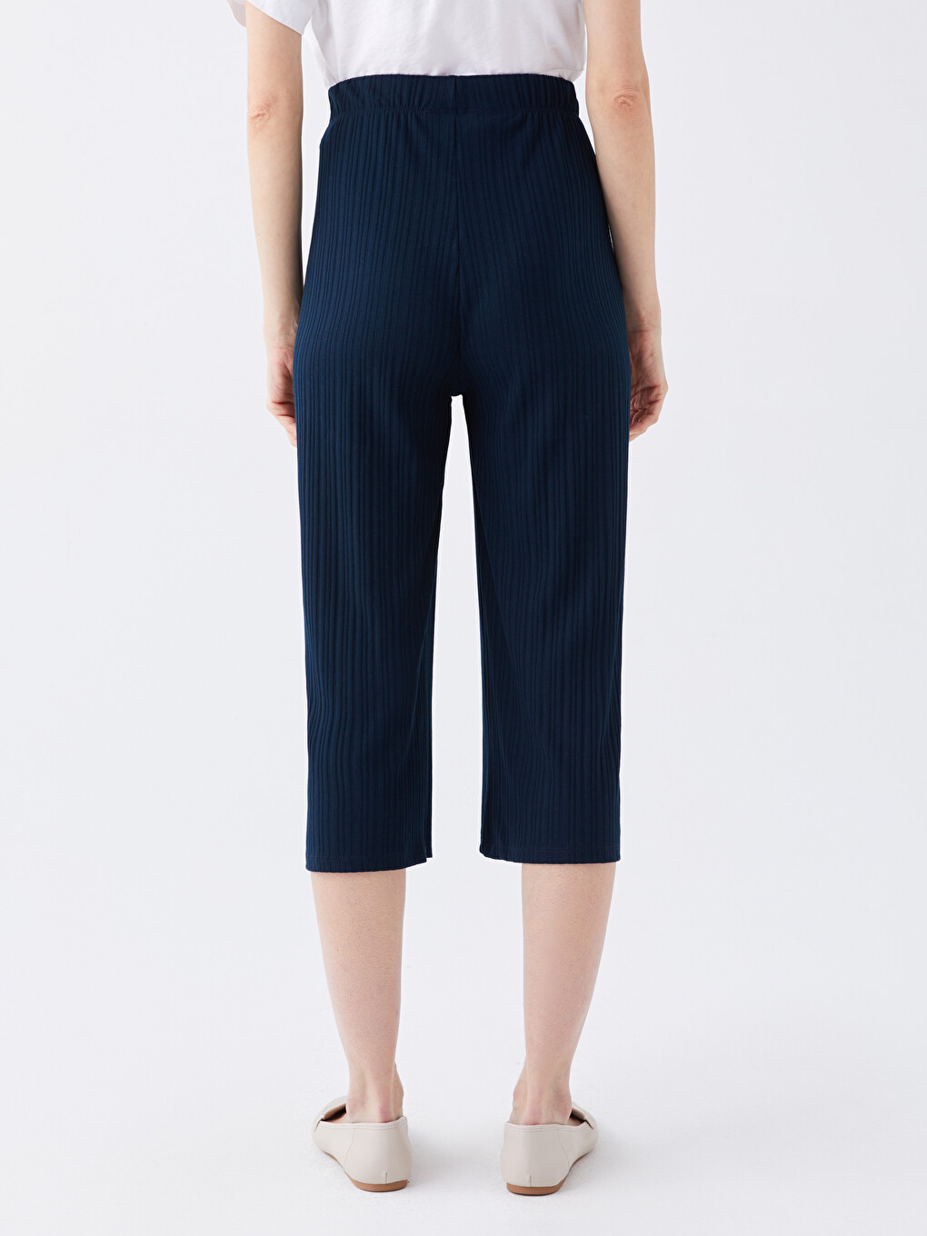 Women's Elastic Waist Plain Capri-3
