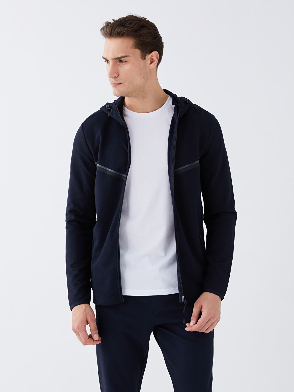 سترة رياضية طويلة الأكمام مزودة بغطاء رأس للرجال-1