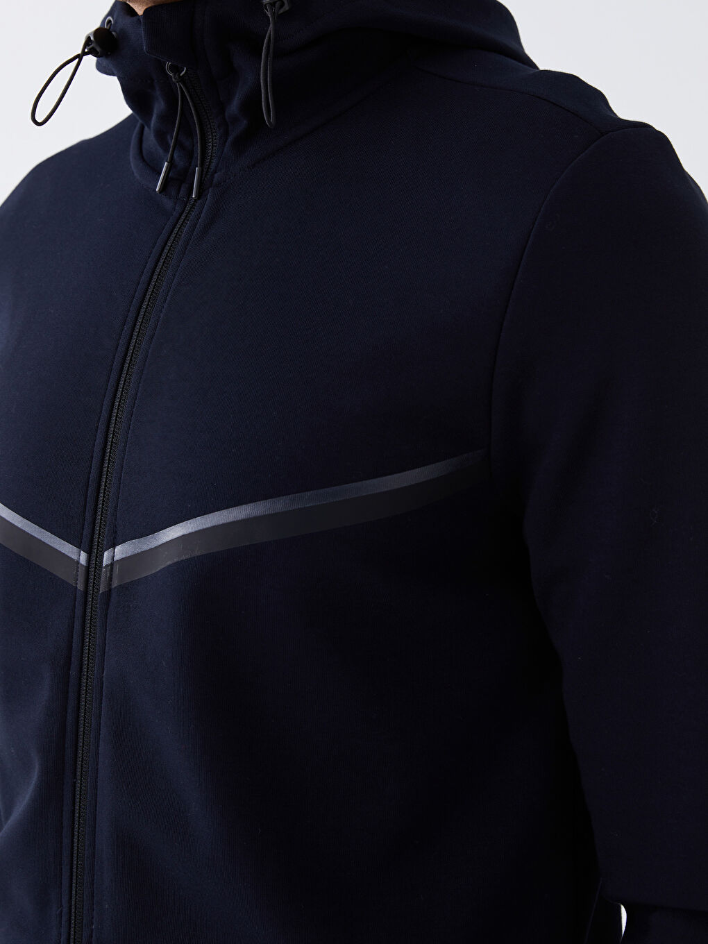 سترة رياضية طويلة الأكمام مزودة بغطاء رأس للرجال-3