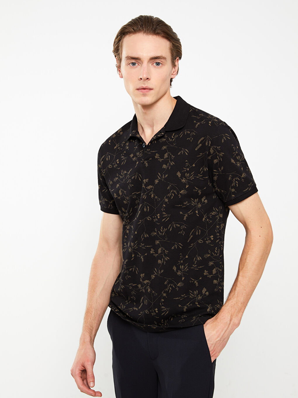 Siyah Polo Yaka Kısa Kollu Desenli Erkek Tişört-1