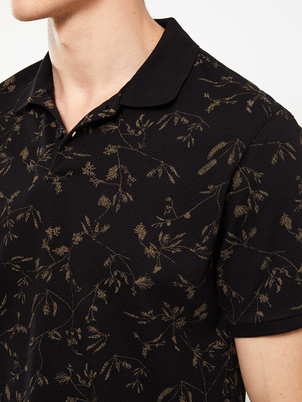 Siyah Polo Yaka Kısa Kollu Desenli Erkek Tişört-3