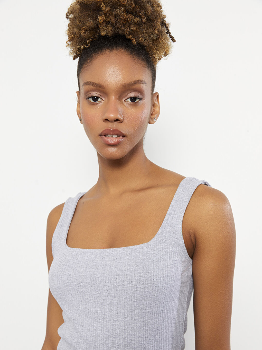 فستان سادة بياقة مربعة بحمّالات للسيدات-2