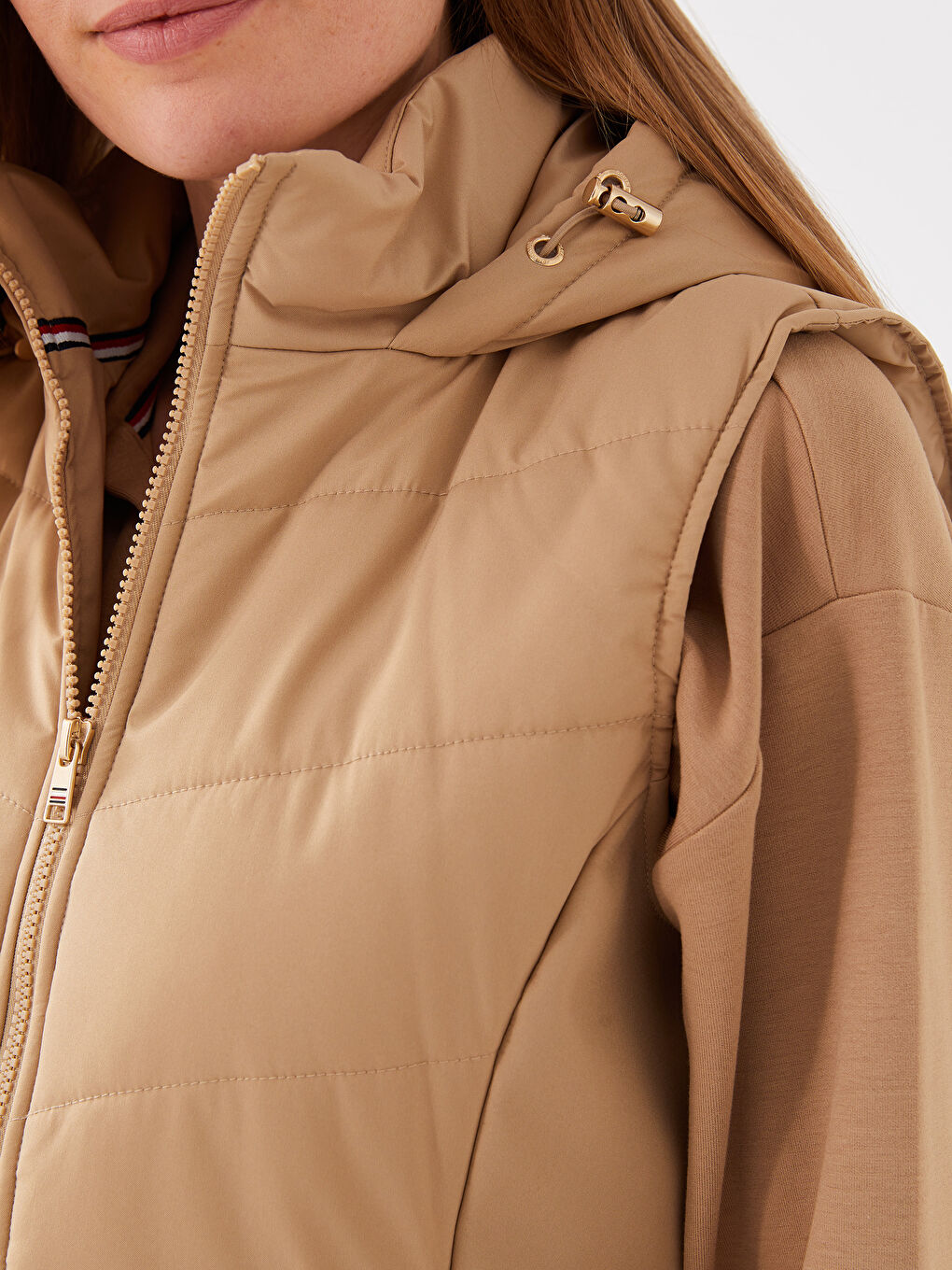 Bej Kadın Kapüşonlu Düz Şişme Yelek-3