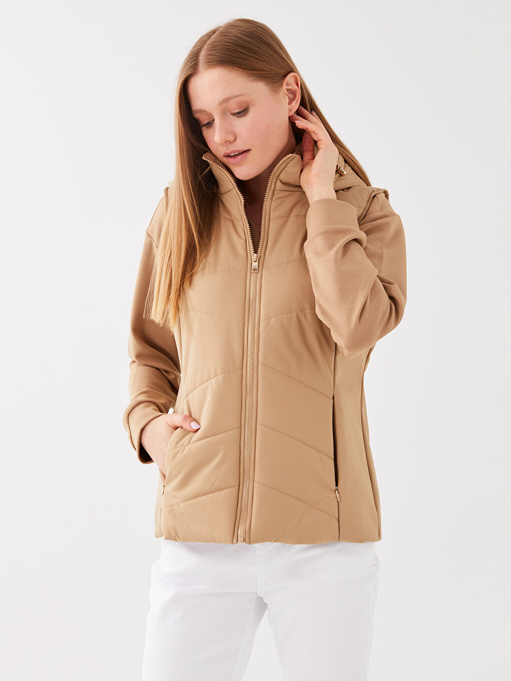 Женский однотонный дутый жилет с капюшоном-1