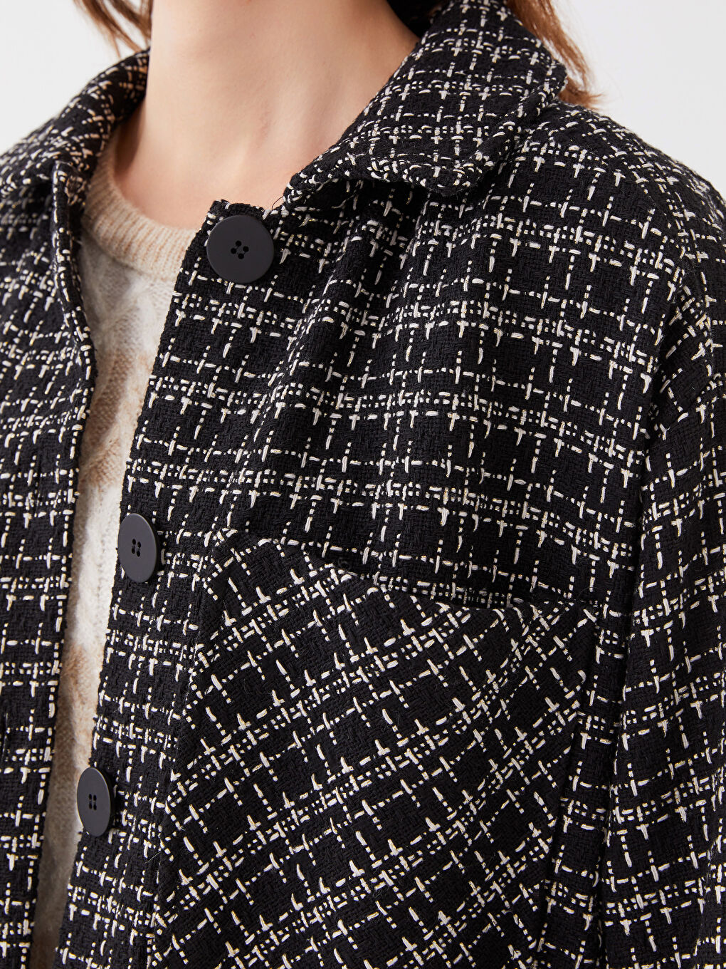 جاكيت قميص تيويد أوفراسايز كاروهات كم طويل للسيدات-3