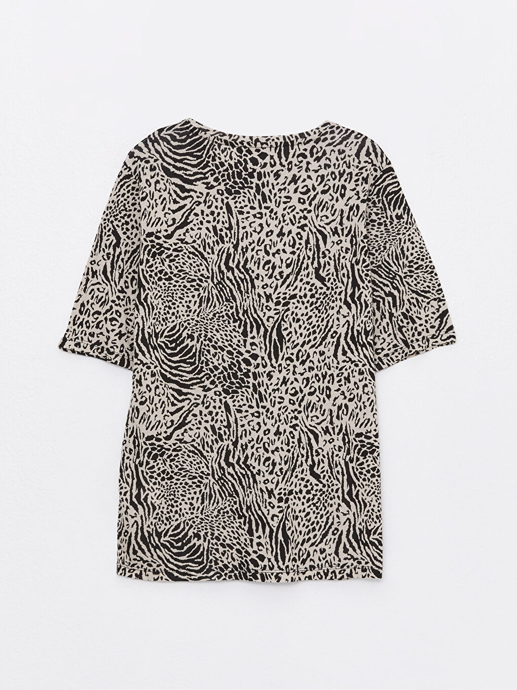 მრგვალი საყელო ნიმუშიანი მოკლე სახელო ქალებისთვის მაისური-7