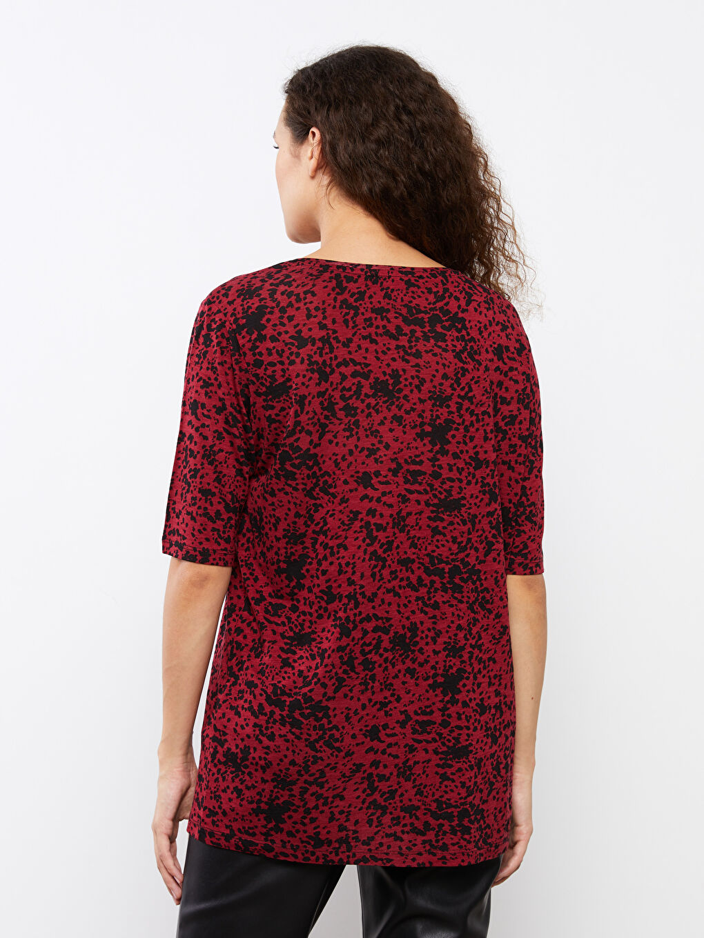 მრგვალი საყელო ნიმუშიანი მოკლე სახელო ქალებისთვის მაისური-4