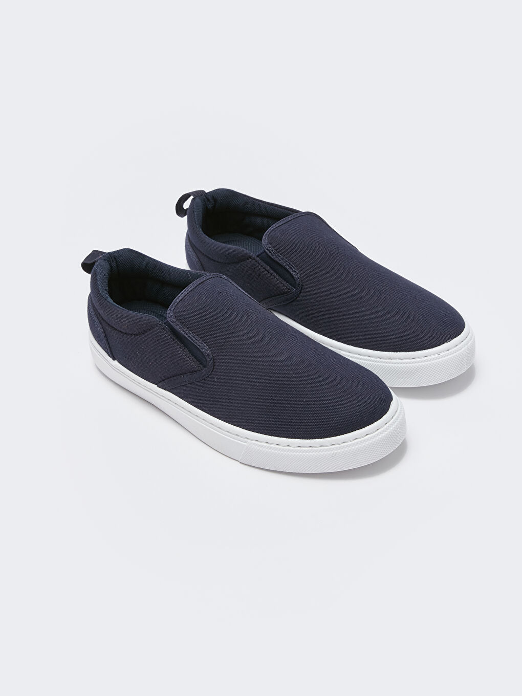 أحذية رياضية