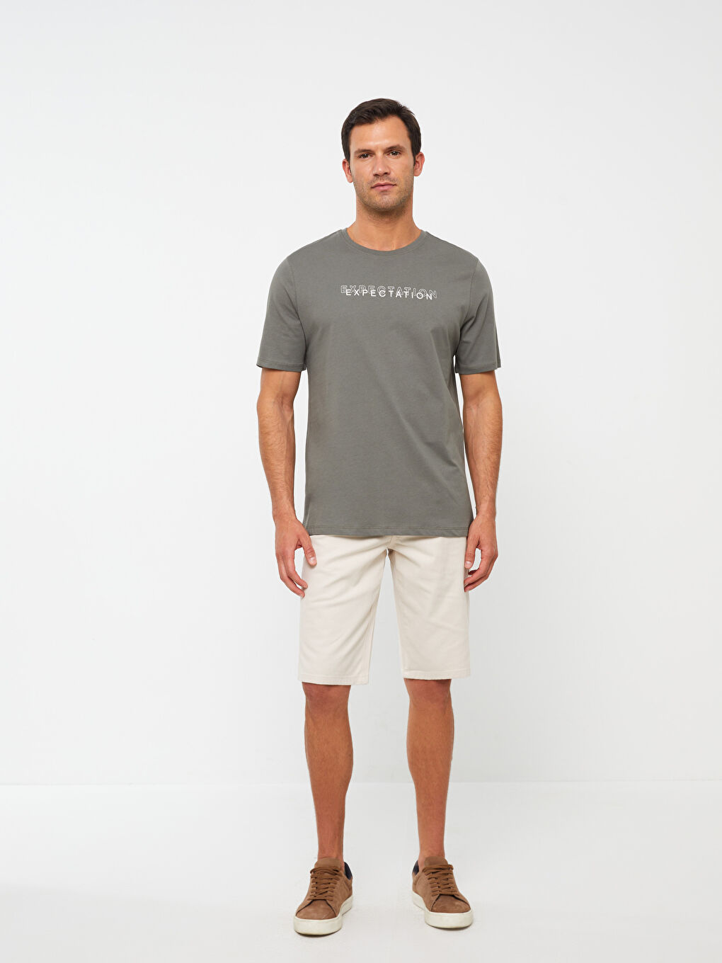 تيشيرت للرجال برقبة دائرية وأكمام قصيرة مصنوع من قطن ممشط ومطبوع-2