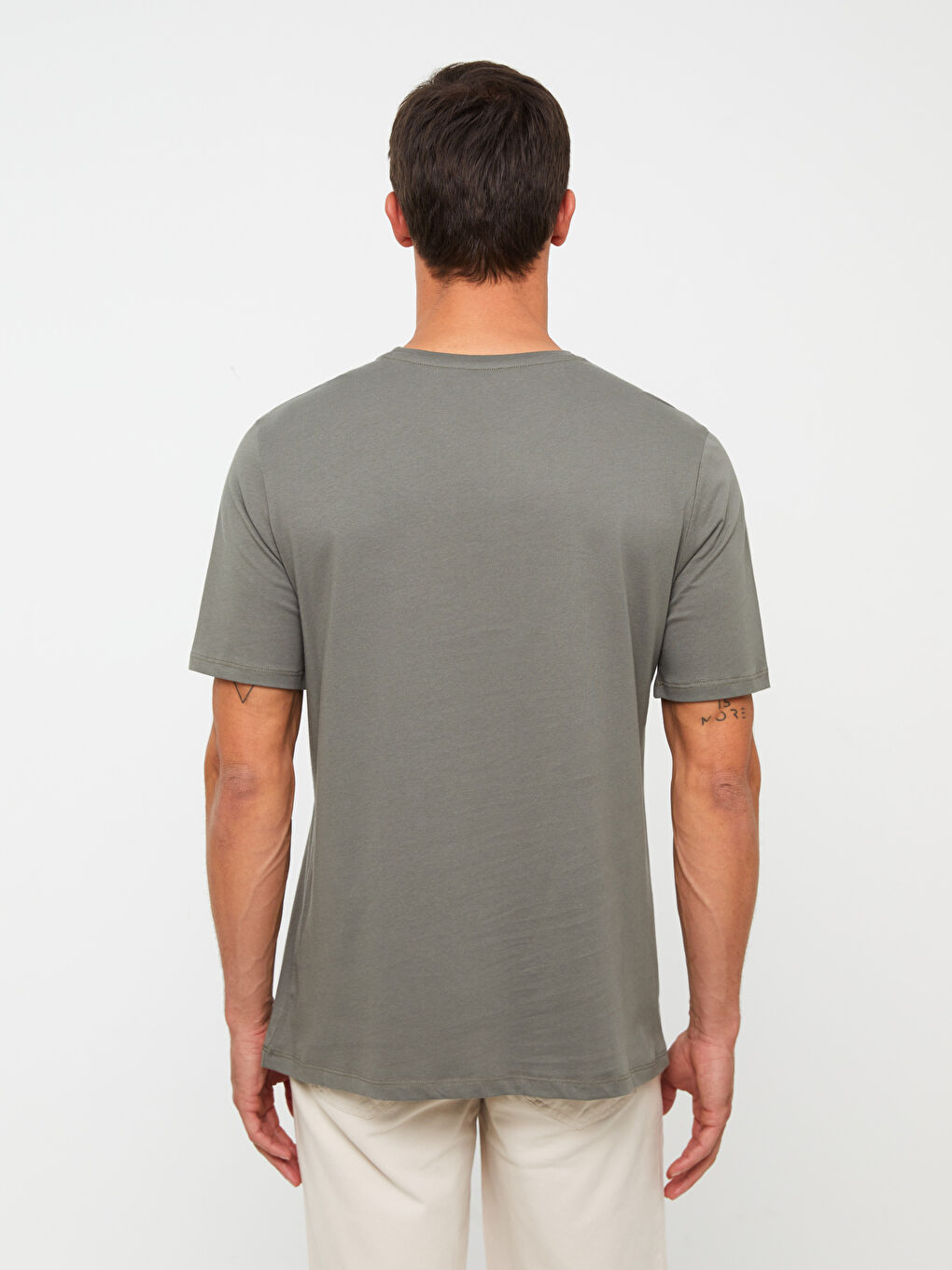 تيشيرت للرجال برقبة دائرية وأكمام قصيرة مصنوع من قطن ممشط ومطبوع-4