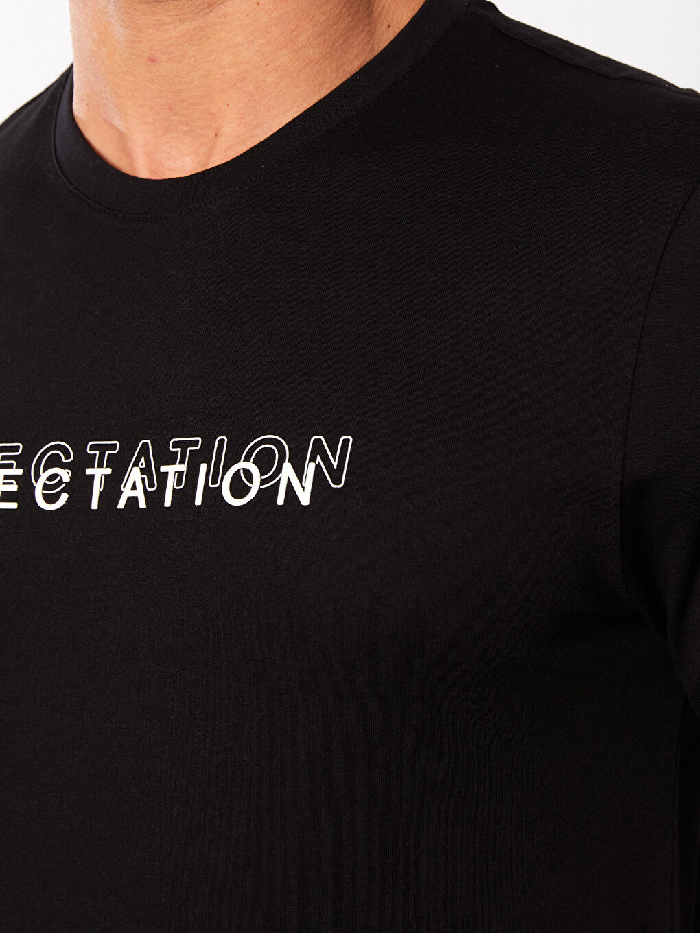 تيشيرت للرجال برقبة دائرية وأكمام قصيرة مصنوع من قطن ممشط ومطبوع-2