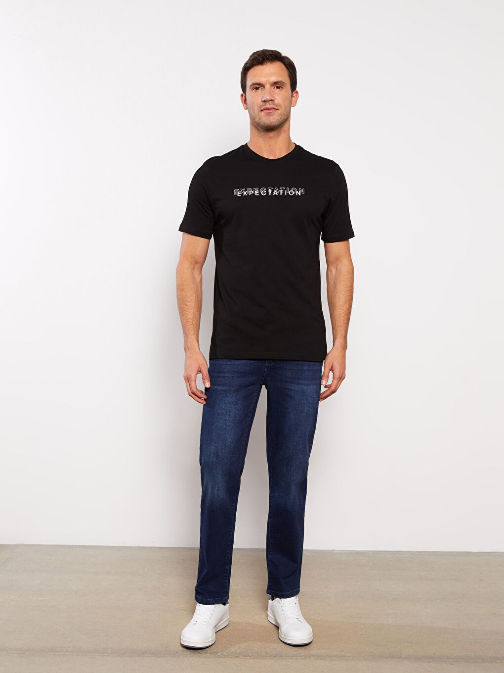 تيشيرت للرجال برقبة دائرية وأكمام قصيرة مصنوع من قطن ممشط ومطبوع-3