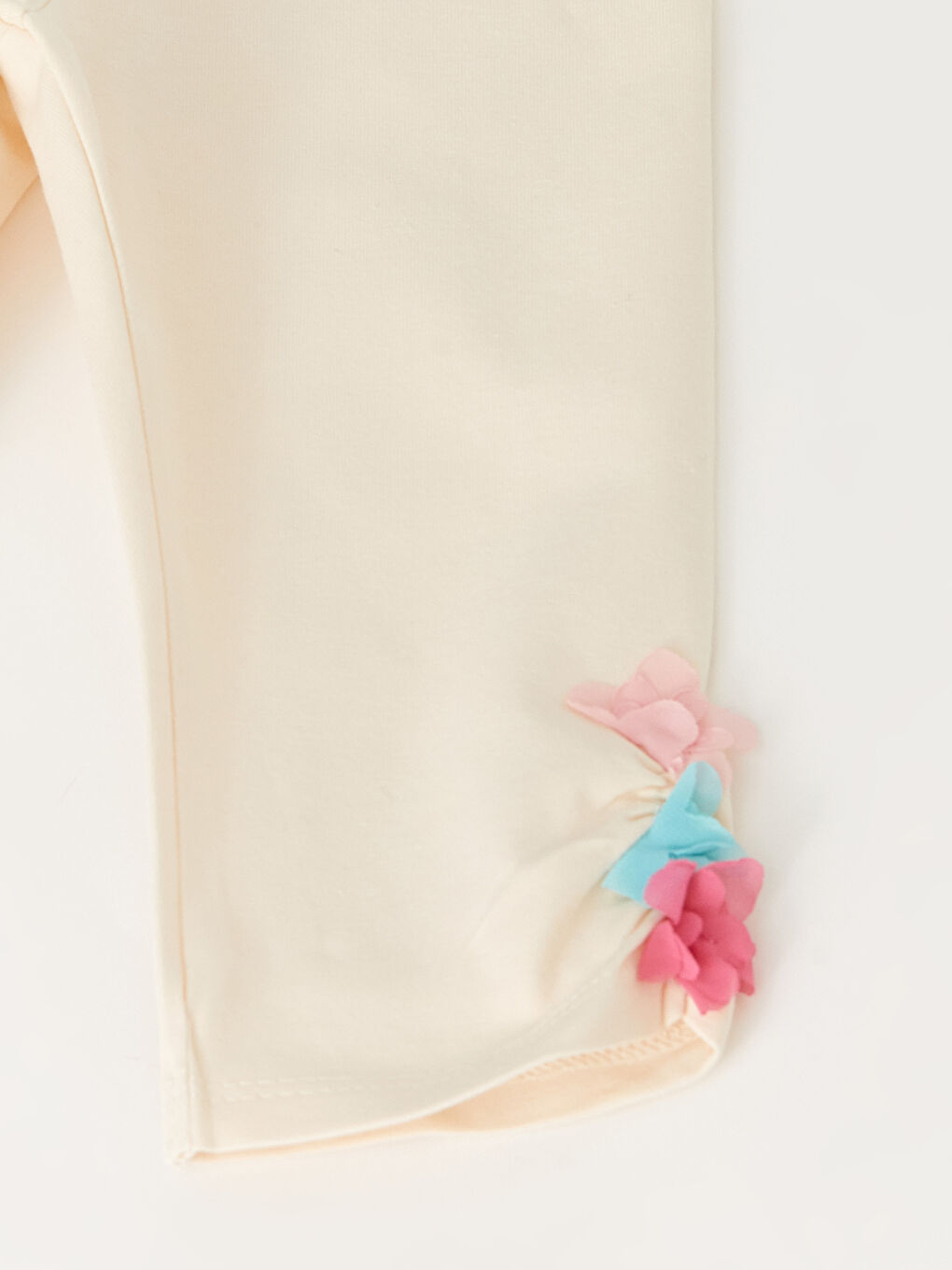 Ekru Beli Lastikli 3 Boyutlu Çiçek Detaylı Kız Bebek Tayt-2
