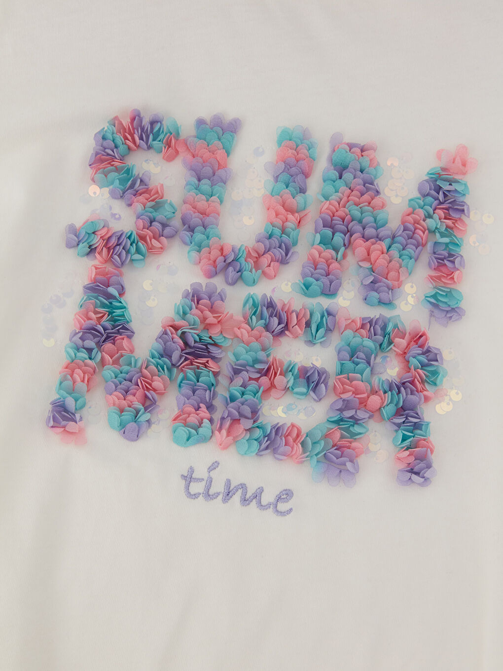 تيشيرت بياقة دائرية مطرز بكم قصير وجيبة للبنات-3