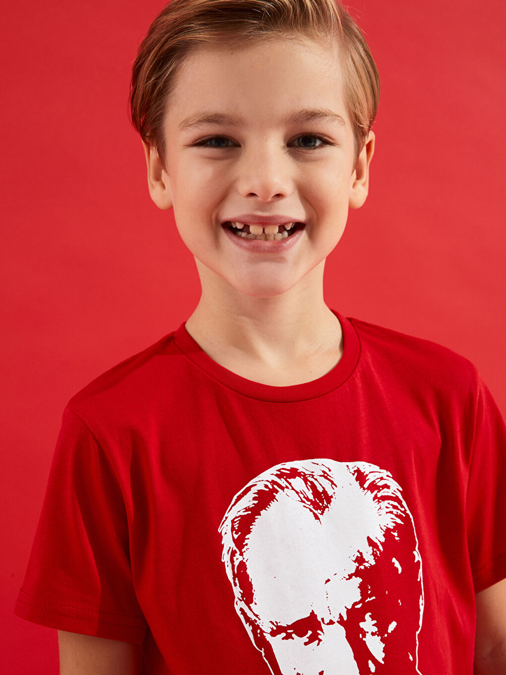 Kırmızı Bisiklet Yaka Atatürk Baskılı Kısa Kollu Erkek Çocuk Tişört-2