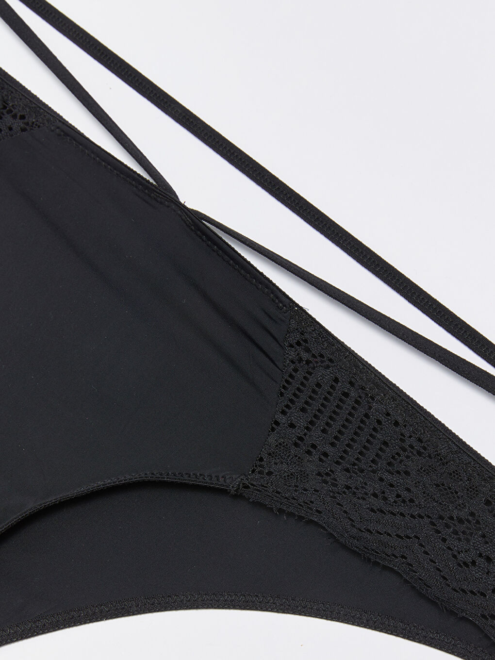 Culotte Brésilienne à Détails en Dentelle-2