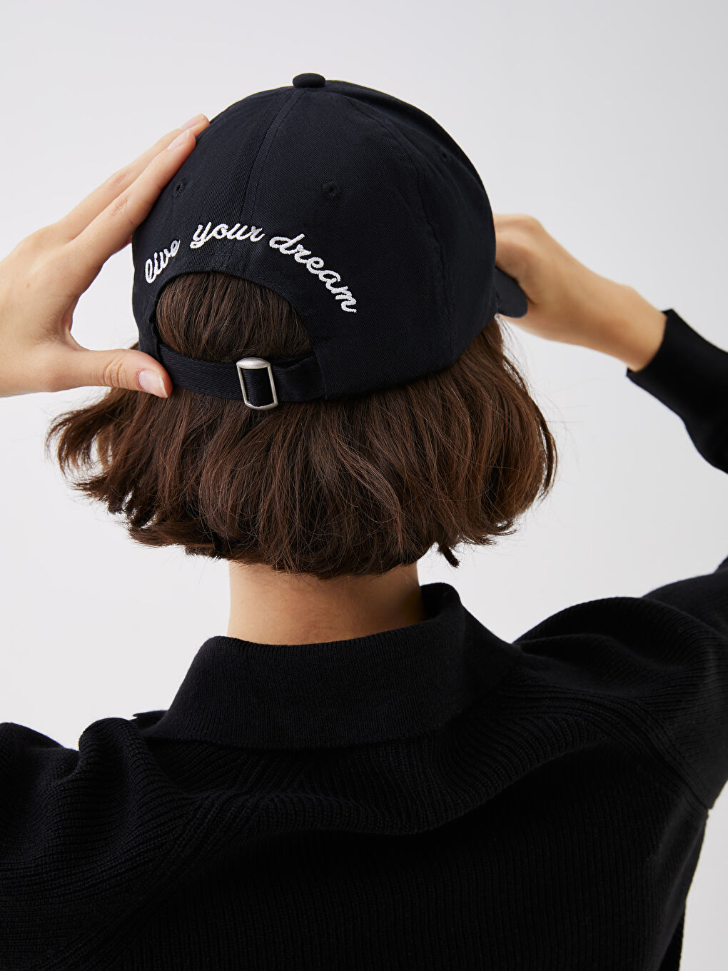 Siyah Yazı Nakışlı Kadın Kep Şapka-1