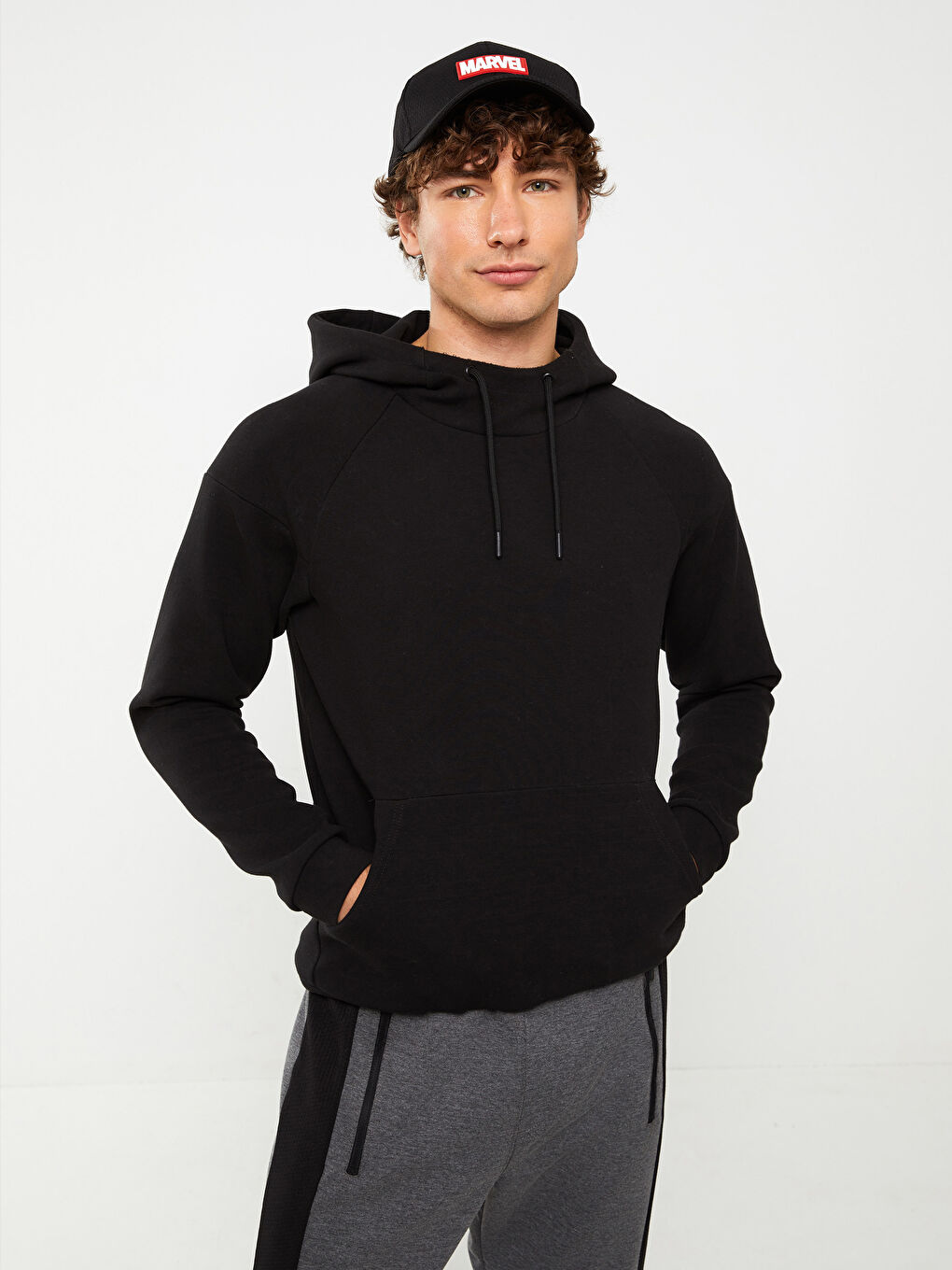 Siyah Marvel Baskılı Erkek Kep Şapka