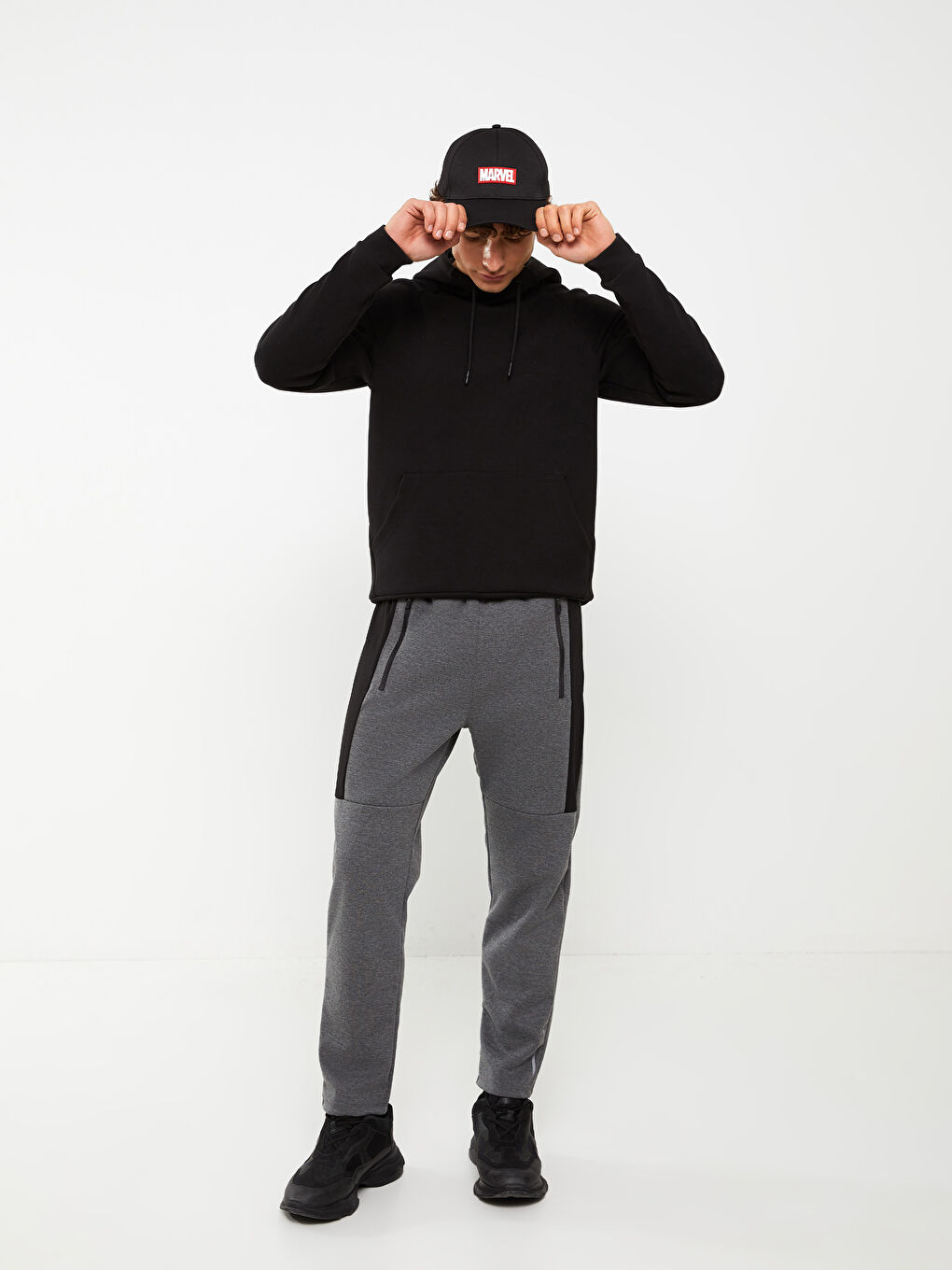 Siyah Marvel Baskılı Erkek Kep Şapka-1