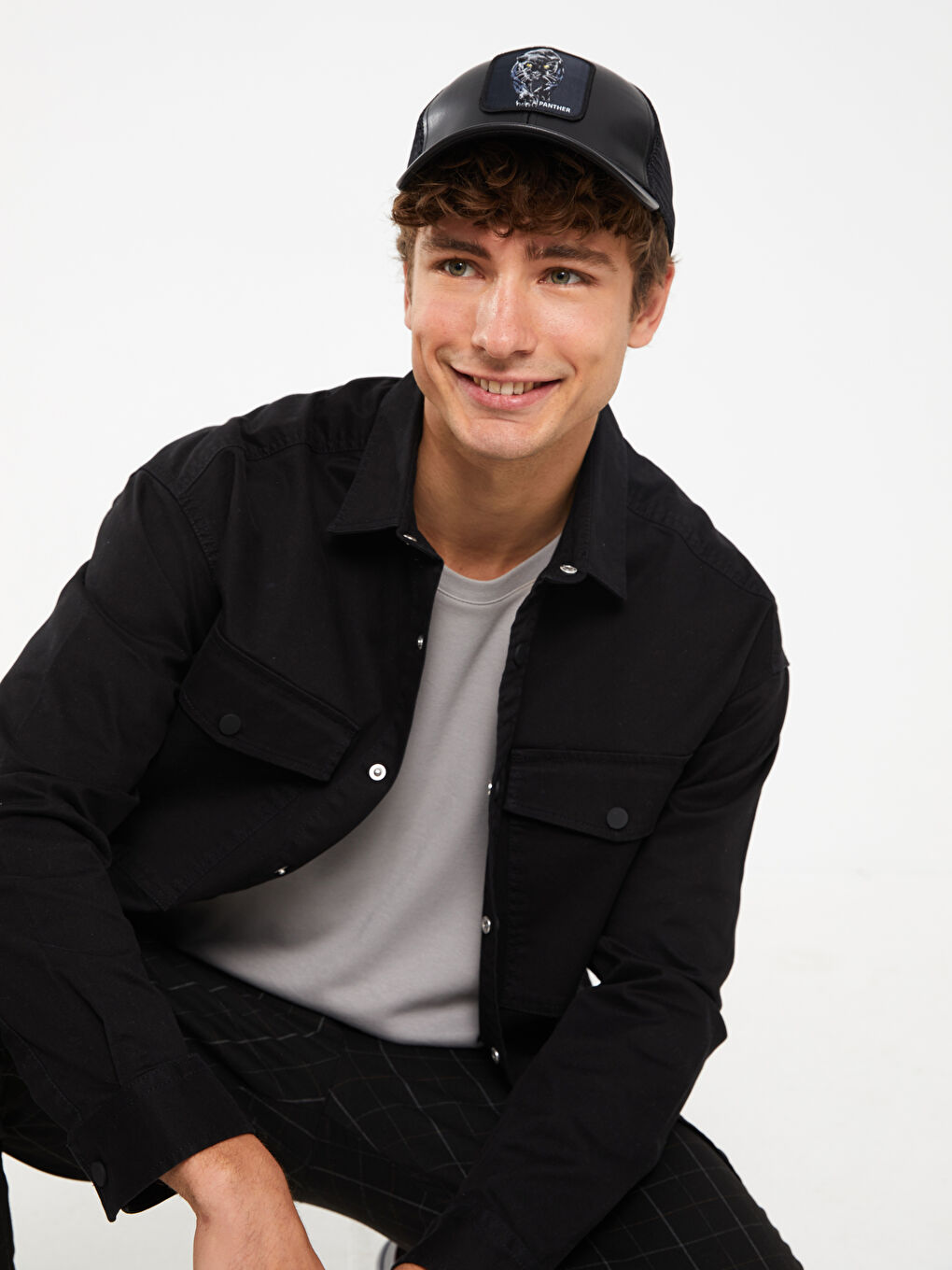 Siyah Etiket Nakışlı Erkek Kep Şapka