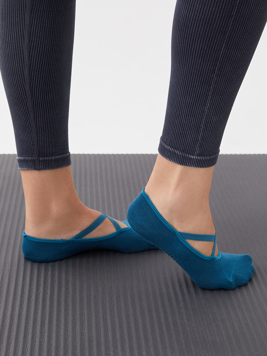 LCW DREAM Plain Non-Slip Sole Women's Yoga and Pilates Socks 2-Pack -S35176Z8-HHH