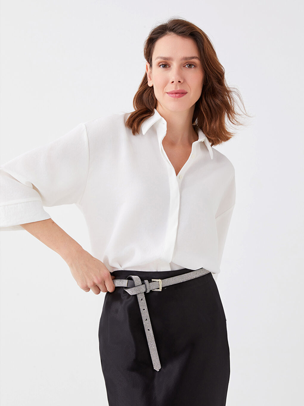 Bej Kadın Gizli Düğme Kapamalı Düz Gömlek