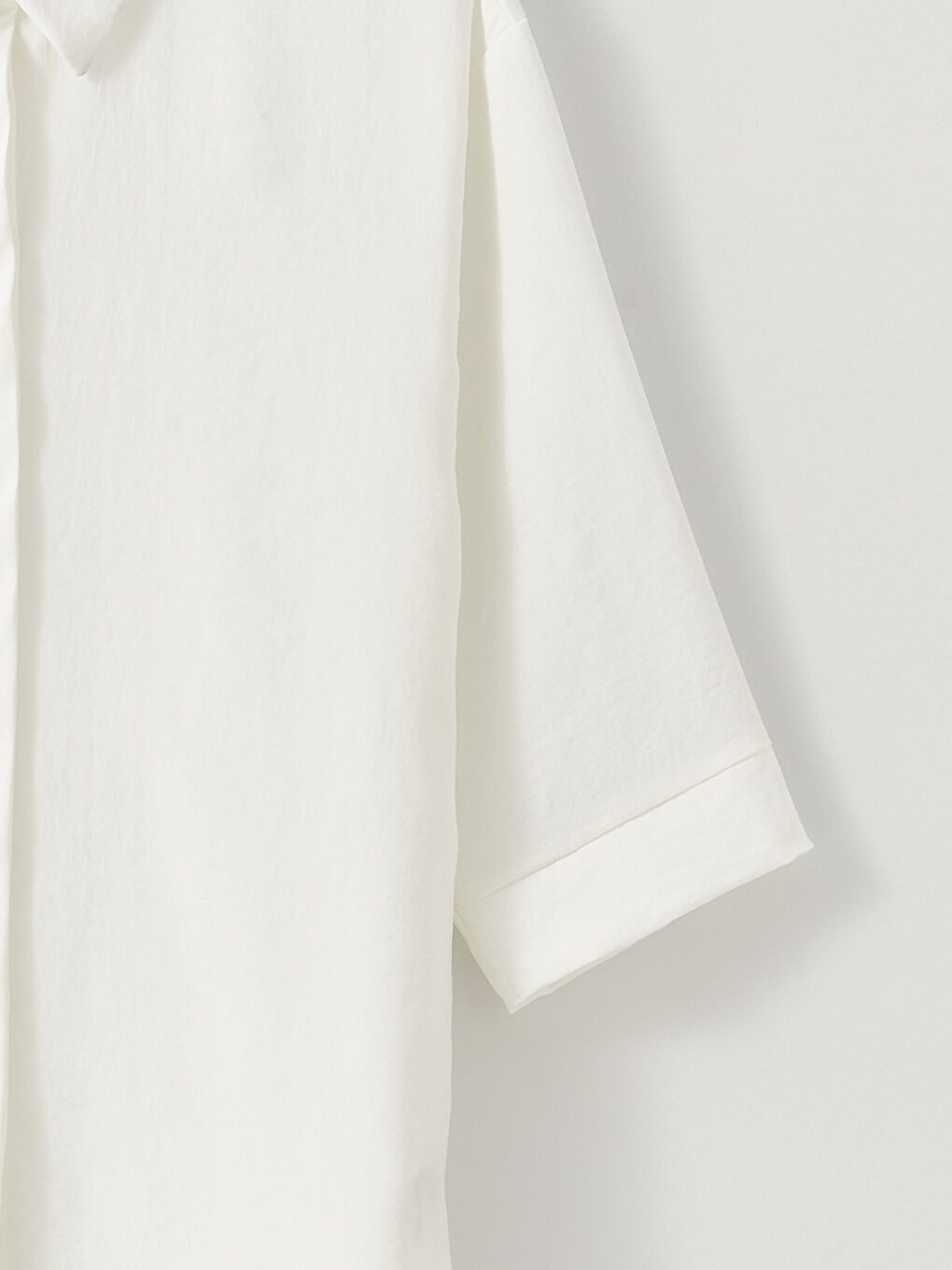 Bej Kadın Gizli Düğme Kapamalı Düz Gömlek-6