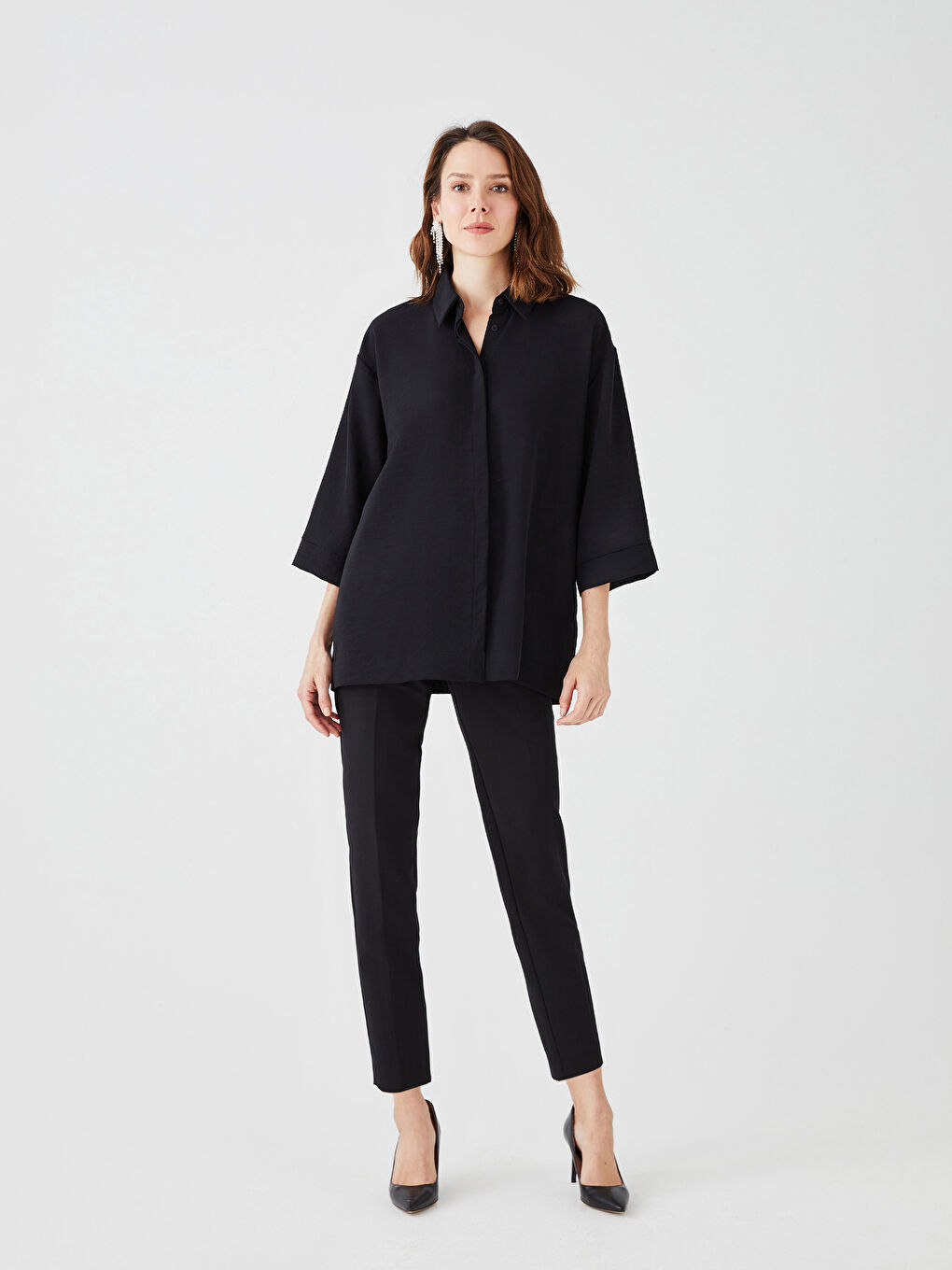 Siyah Kadın Gizli Düğme Kapamalı Düz Gömlek-2