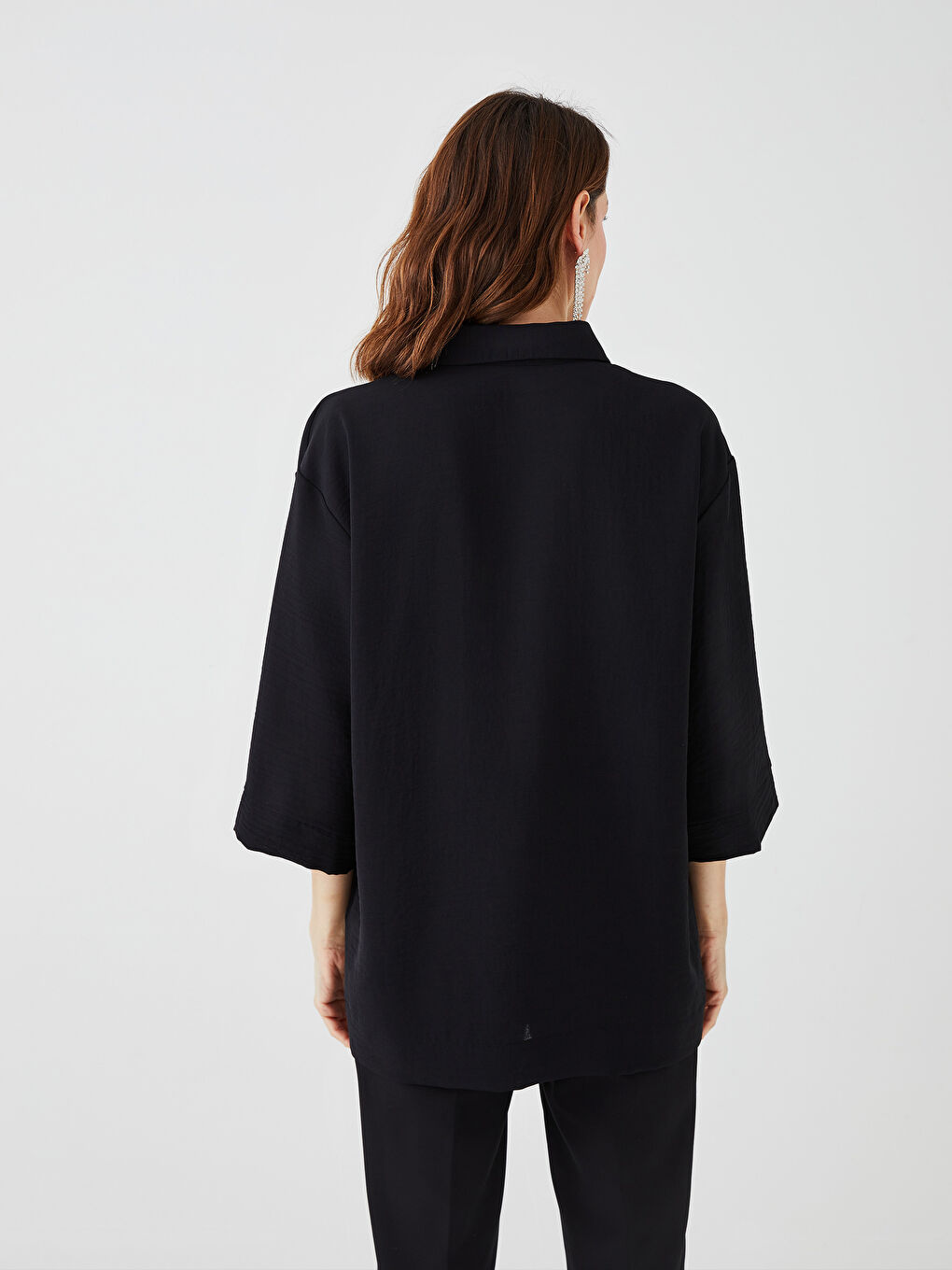 Siyah Kadın Gizli Düğme Kapamalı Düz Gömlek-4