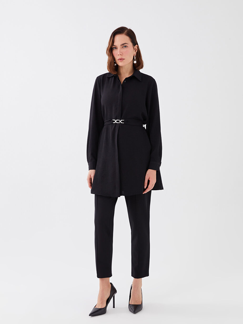 بنطلون نسائي بقصة رفيعة على شكل جزرة