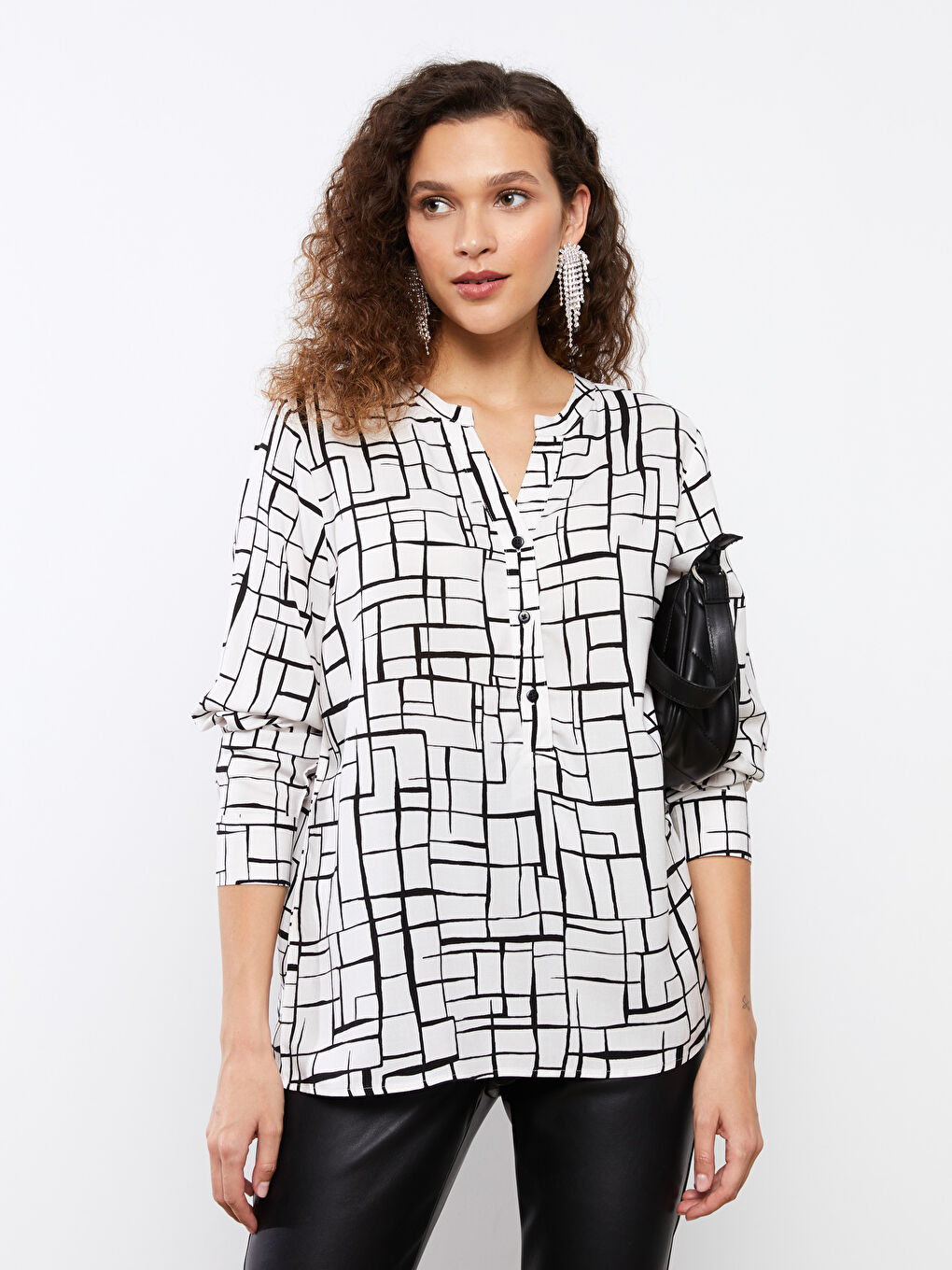 Ekru Kaçık Yaka Desenli Uzun Kollu Kadın Bluz