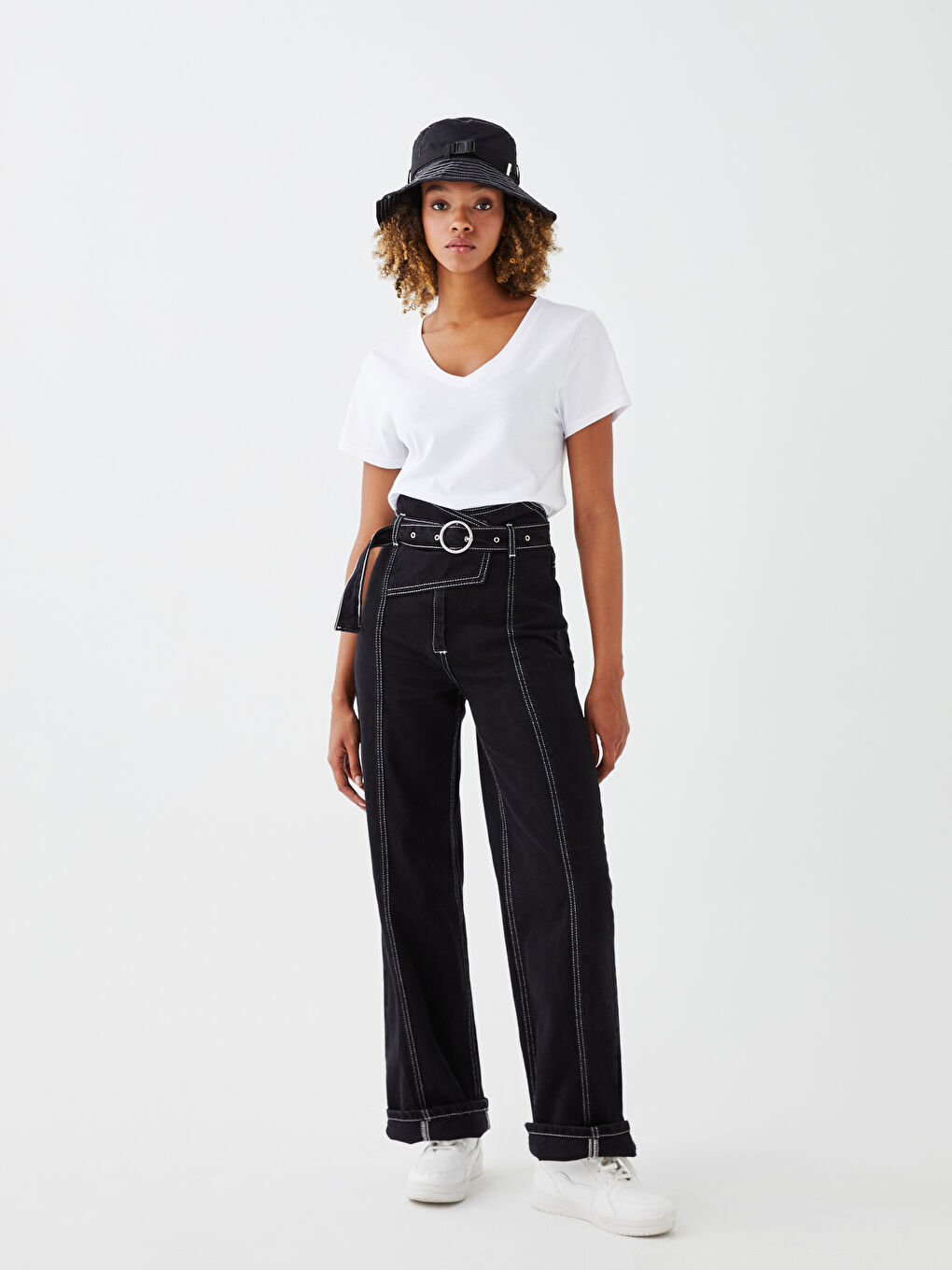 تيشيرت نسائي بياقة على شكل حرف V سادة بأكمام قصيرة-2