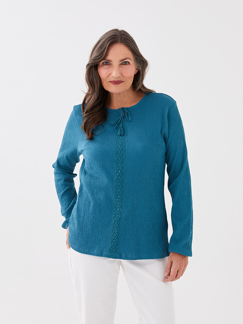 Petrol Bağlamalı Yaka Nakışlı Uzun Kollu Kadın Bluz