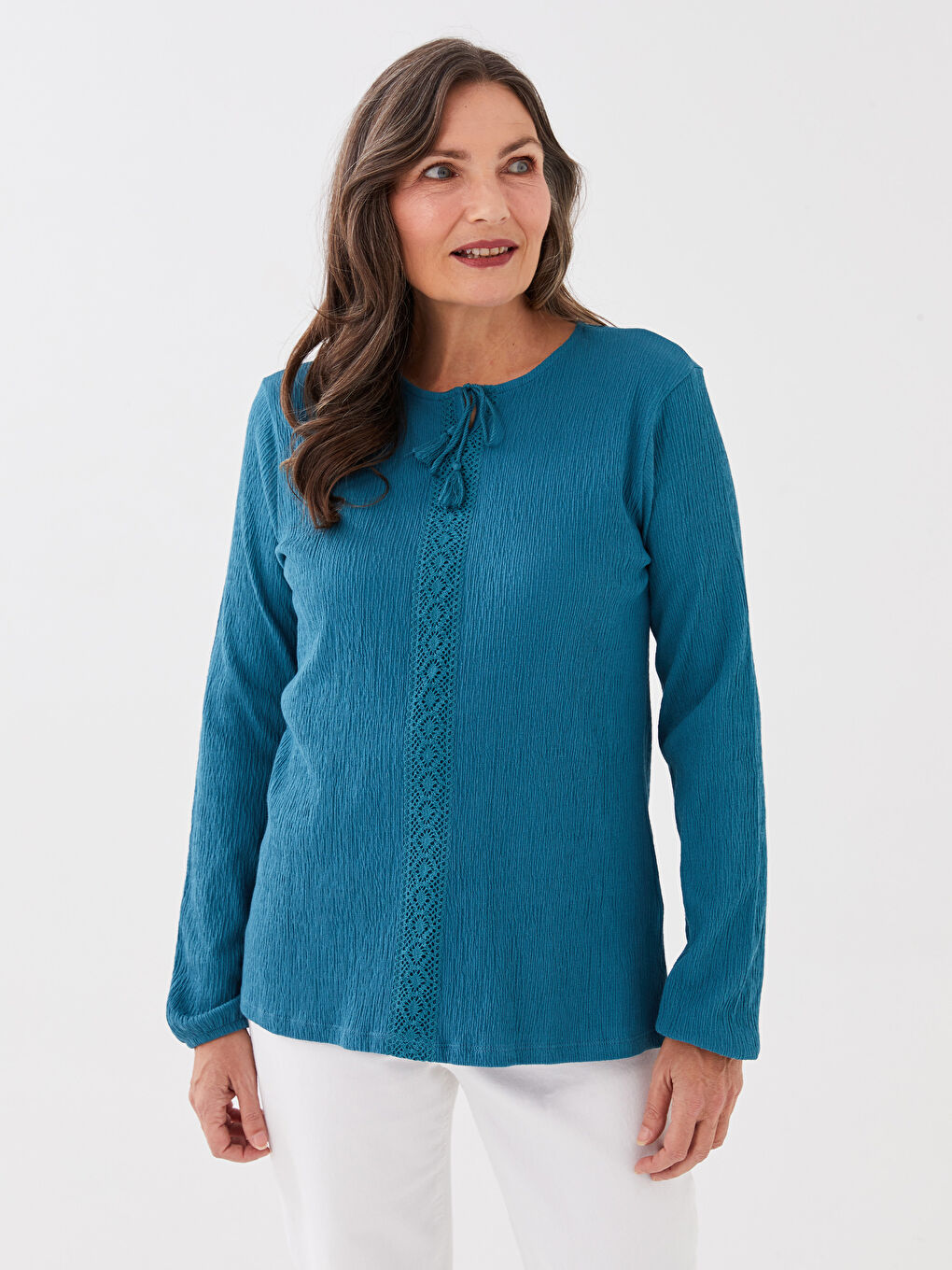 Petrol Bağlamalı Yaka Nakışlı Uzun Kollu Kadın Bluz-1