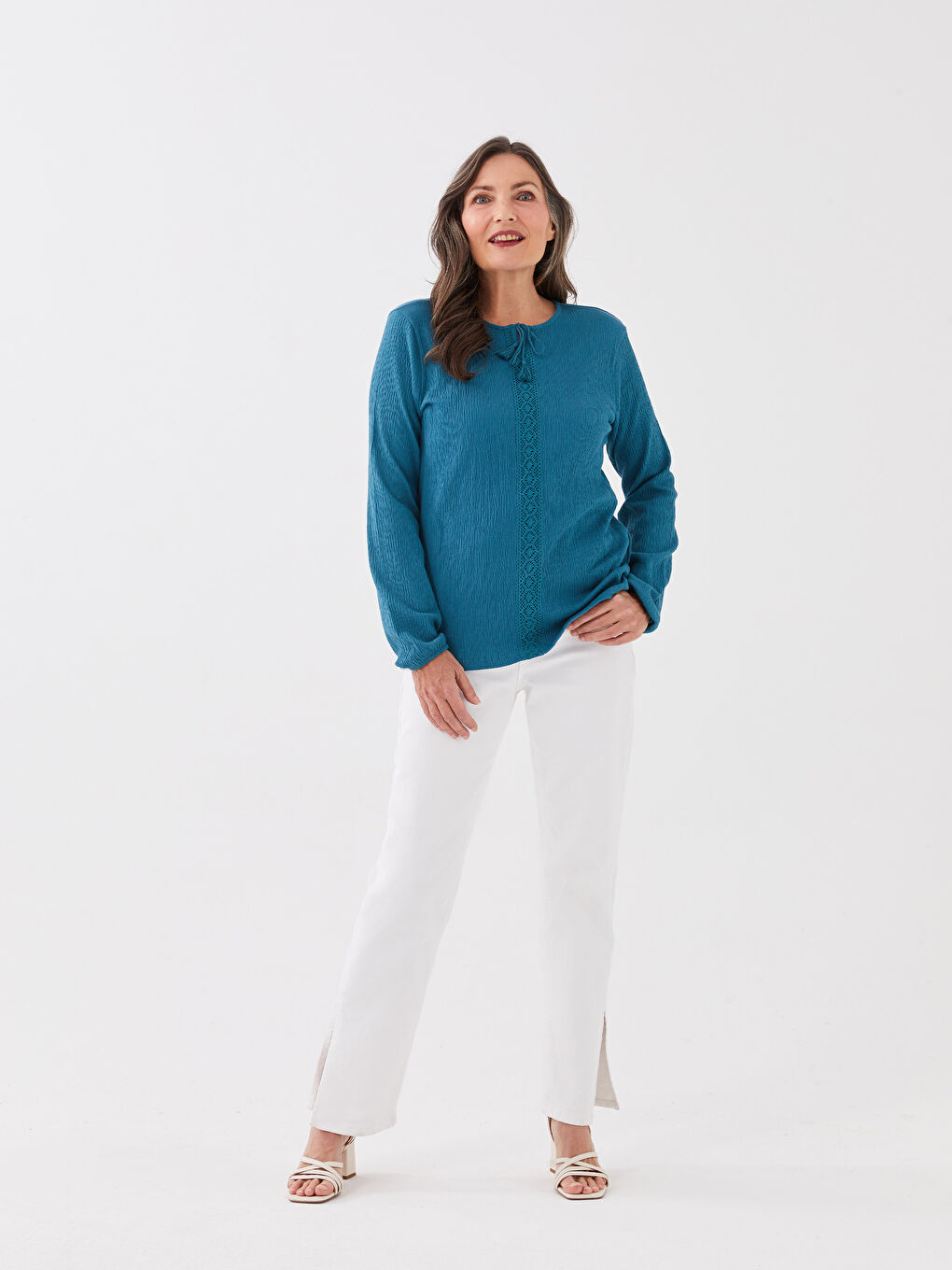 Petrol Bağlamalı Yaka Nakışlı Uzun Kollu Kadın Bluz-2