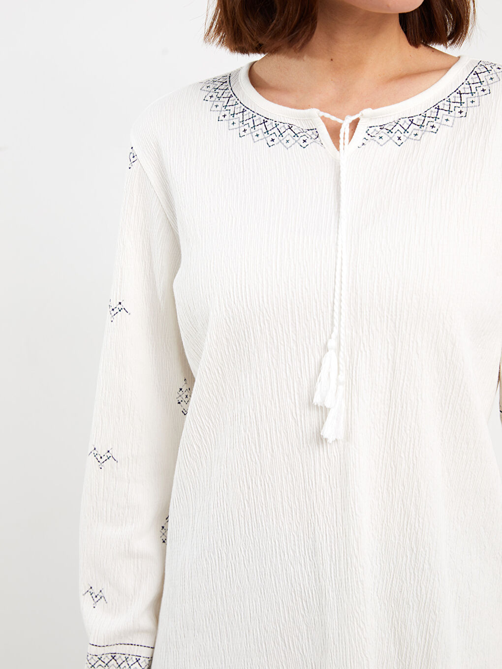 Ekru Bağlamalı Yaka Desenli Uzun Kollu Kadın Bluz-3