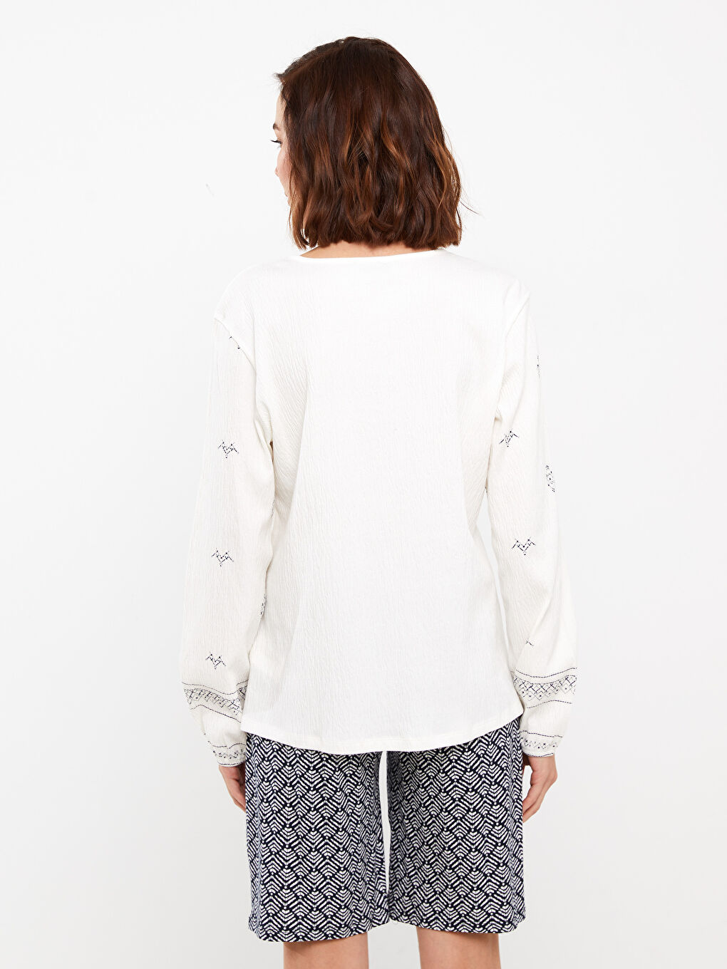Ekru Bağlamalı Yaka Desenli Uzun Kollu Kadın Bluz-4