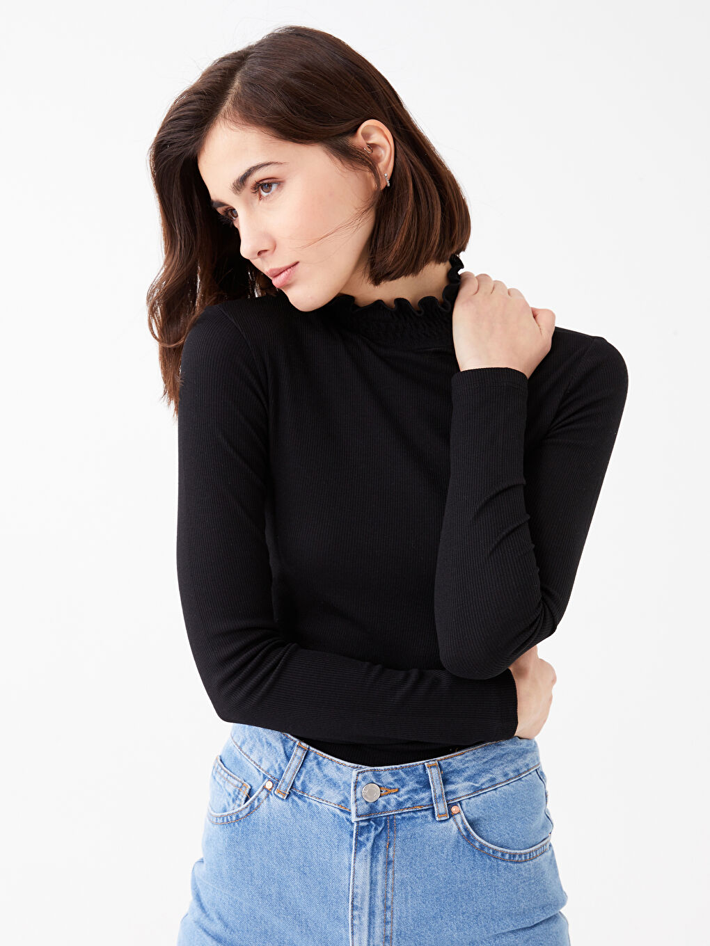 Siyah Dik Yaka Düz Uzun Kollu Kadın Bluz