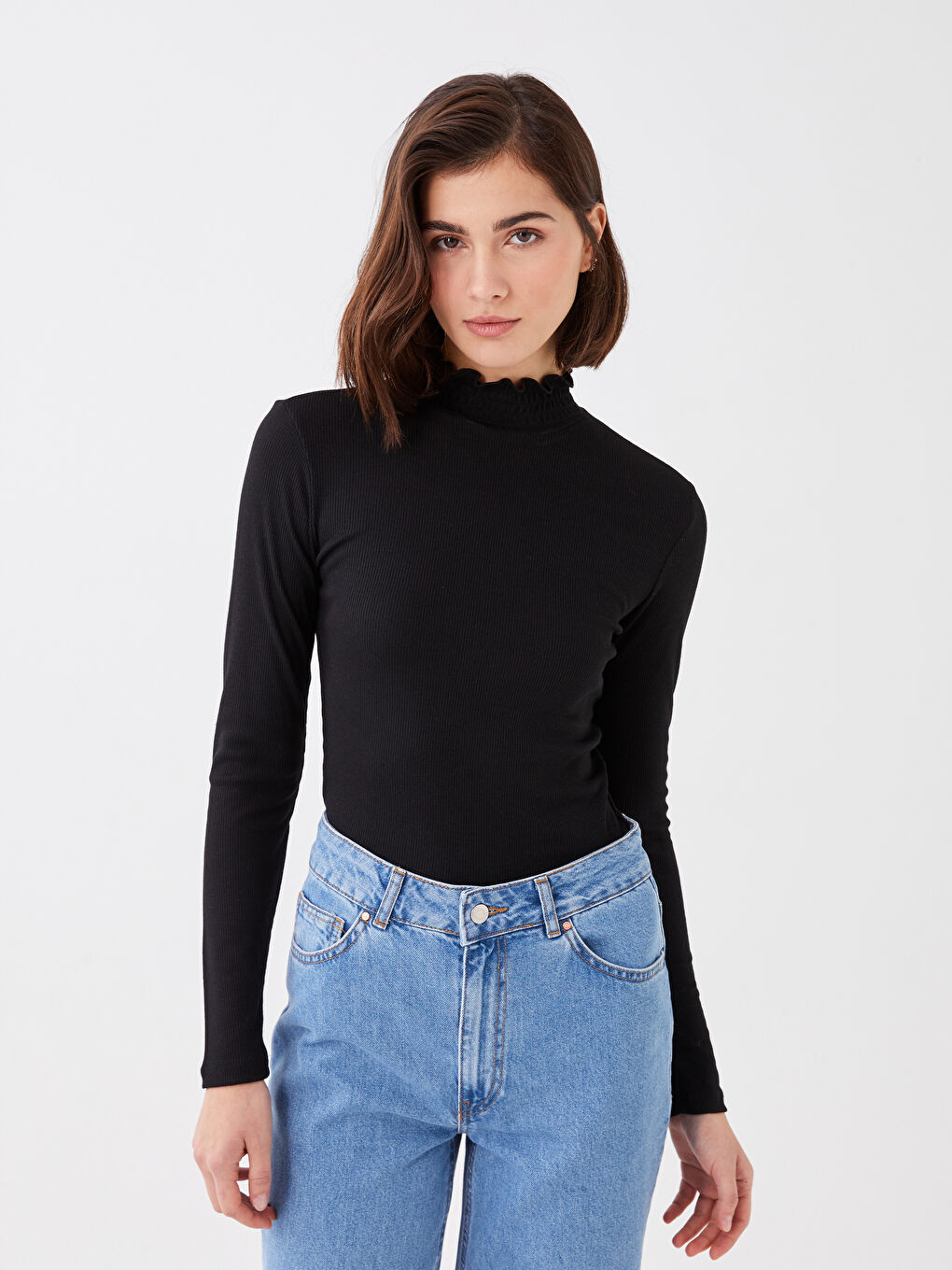 Siyah Dik Yaka Düz Uzun Kollu Kadın Bluz-1