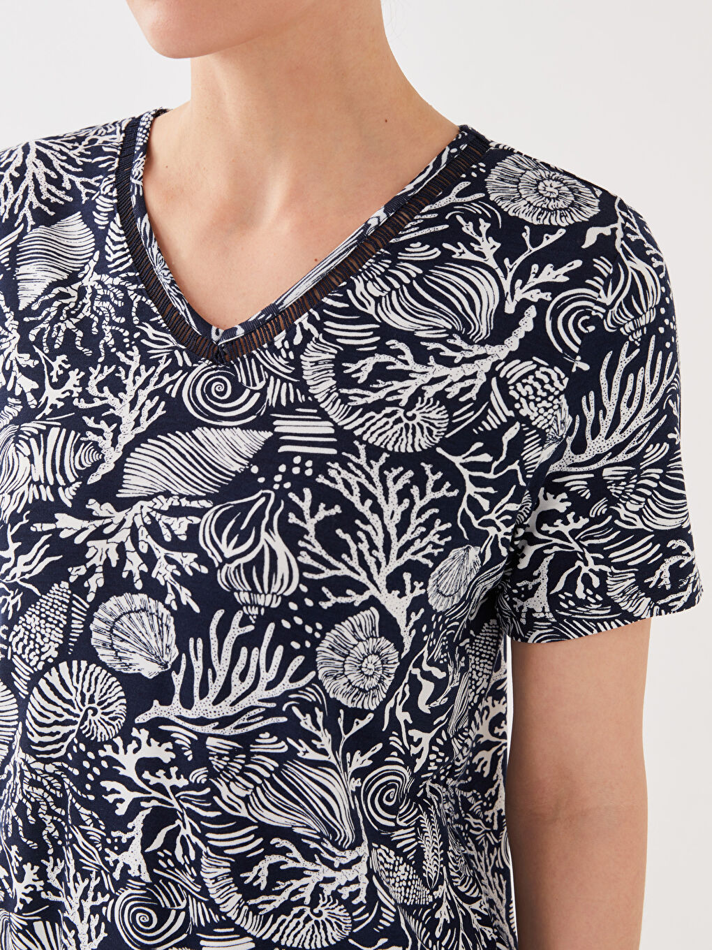 LCW Grace V-Neck Patterned Short Sleeve Women's T-Shirt -S35862Z8-LSJ