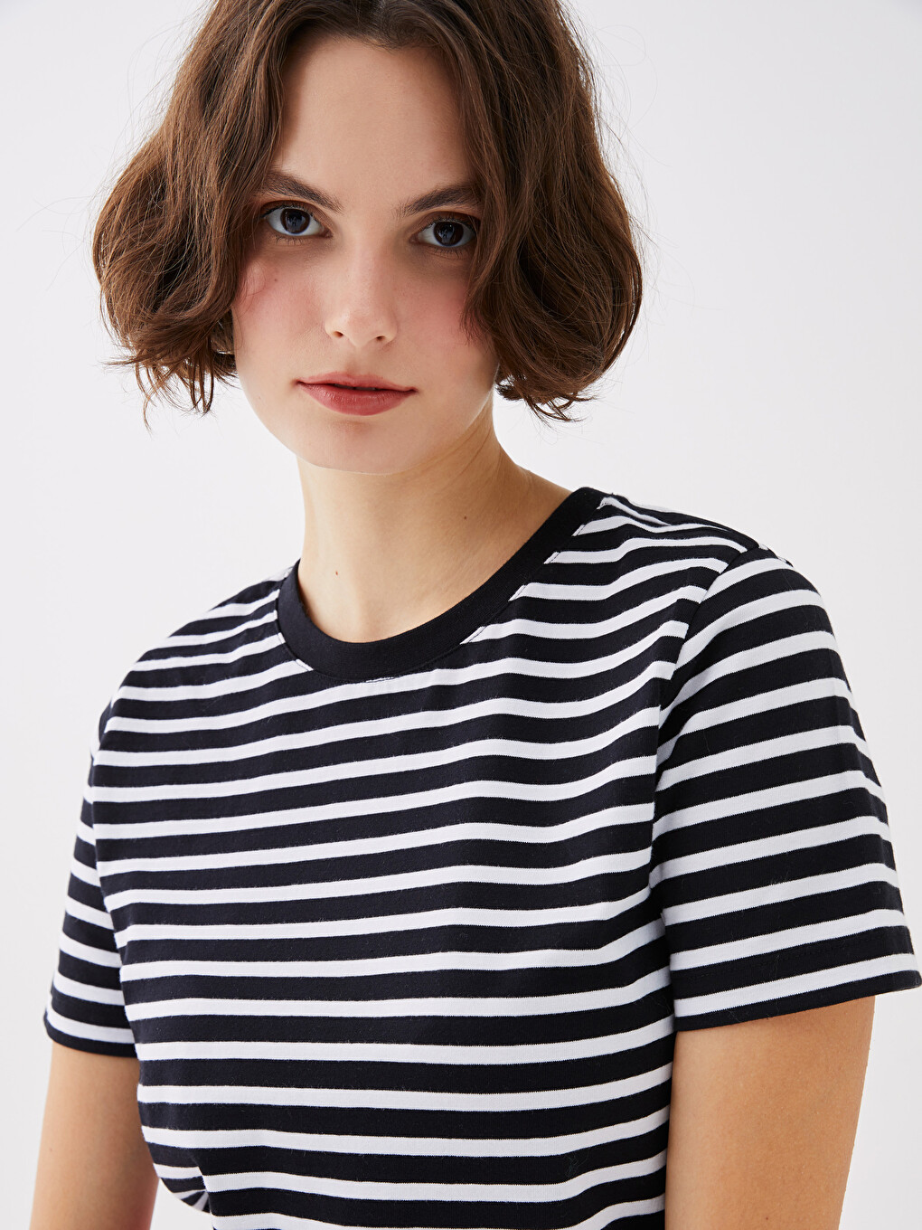 T-shirt En Coton À Rayures À Manches Courtes Pour Femmes Avec Col Rond-2