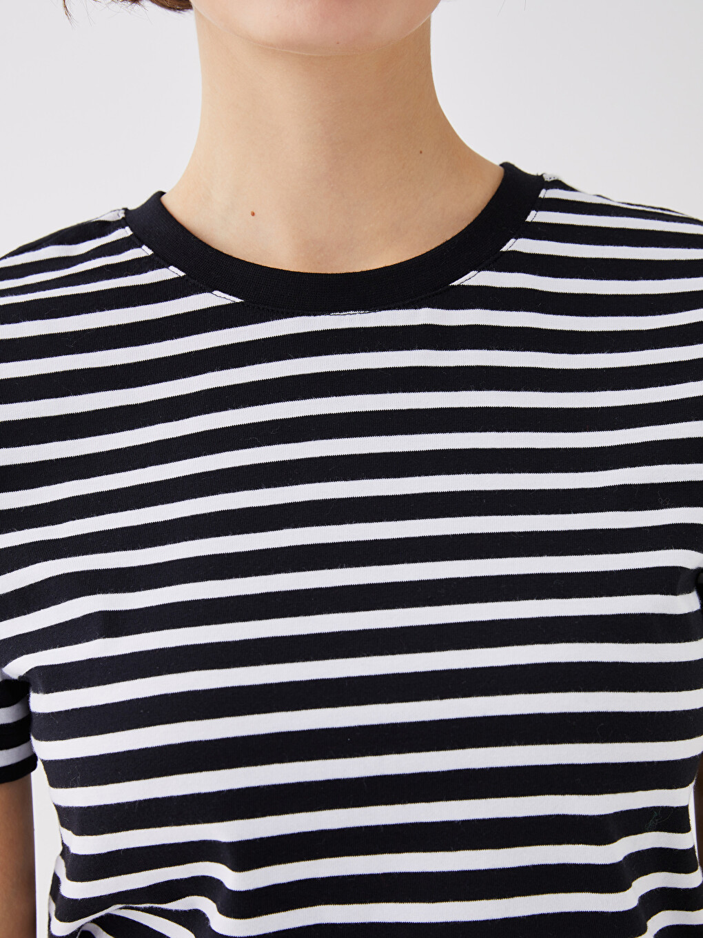 T-shirt En Coton À Rayures À Manches Courtes Pour Femmes Avec Col Rond-3