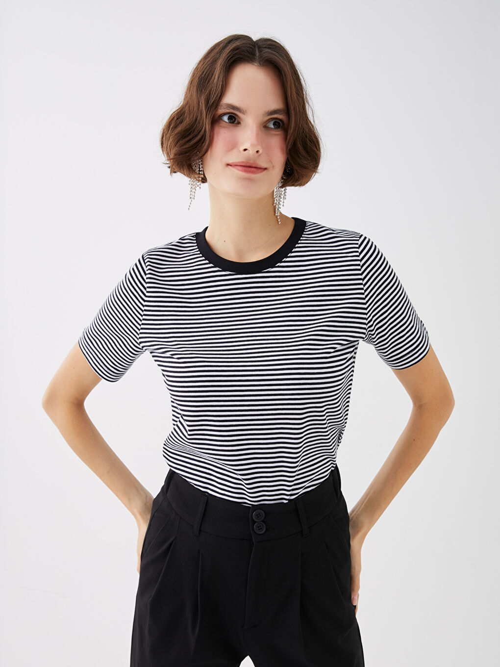 Beyaz Bisiklet Yaka Çizgili Kısa Kollu Pamuklu Kadın Tişört